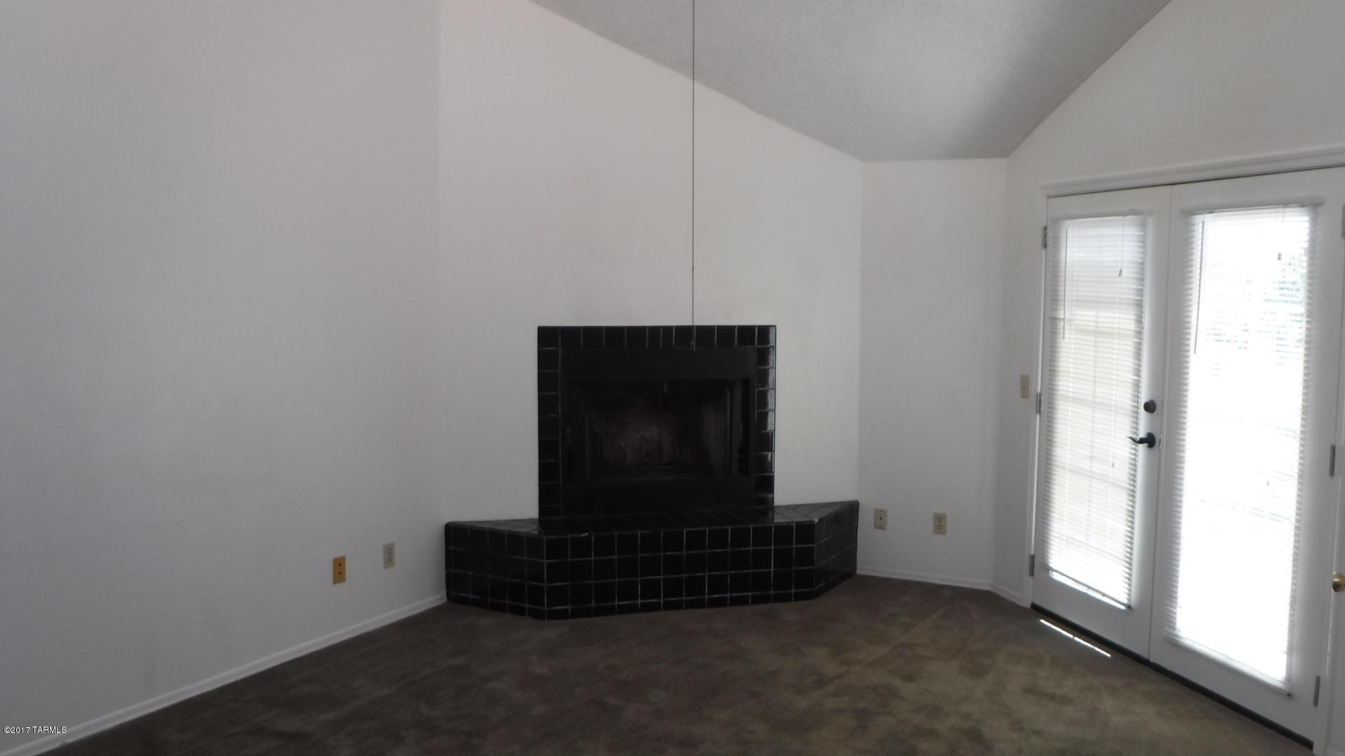 Twelve Hundred River Rd Condos - Residential