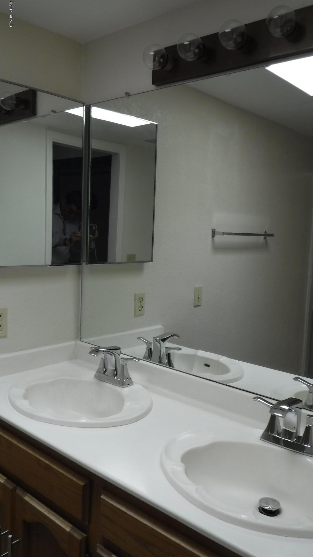 Twelve Hundred River Rd Condos - Residential
