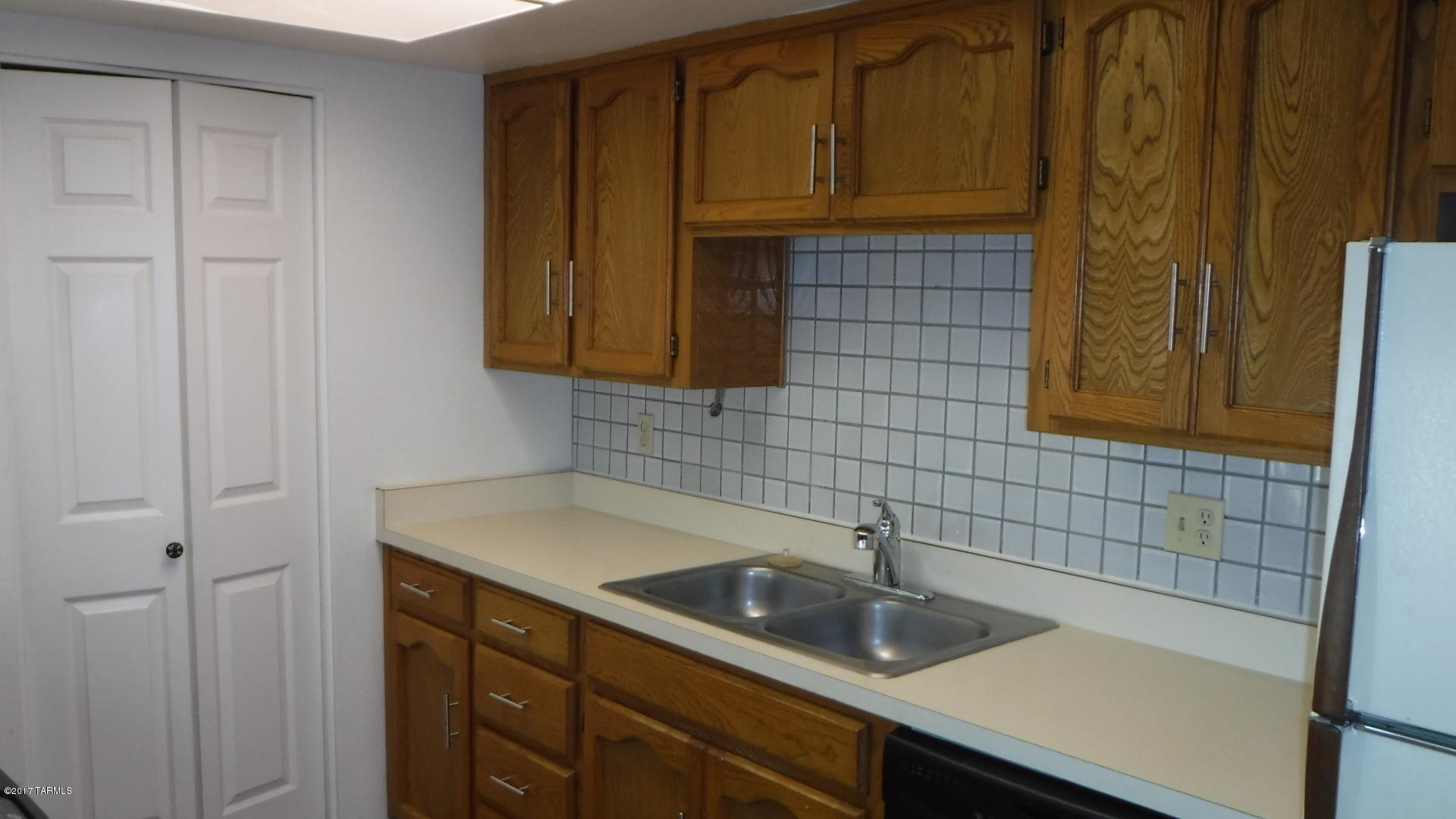 Twelve Hundred River Rd Condos - Residential