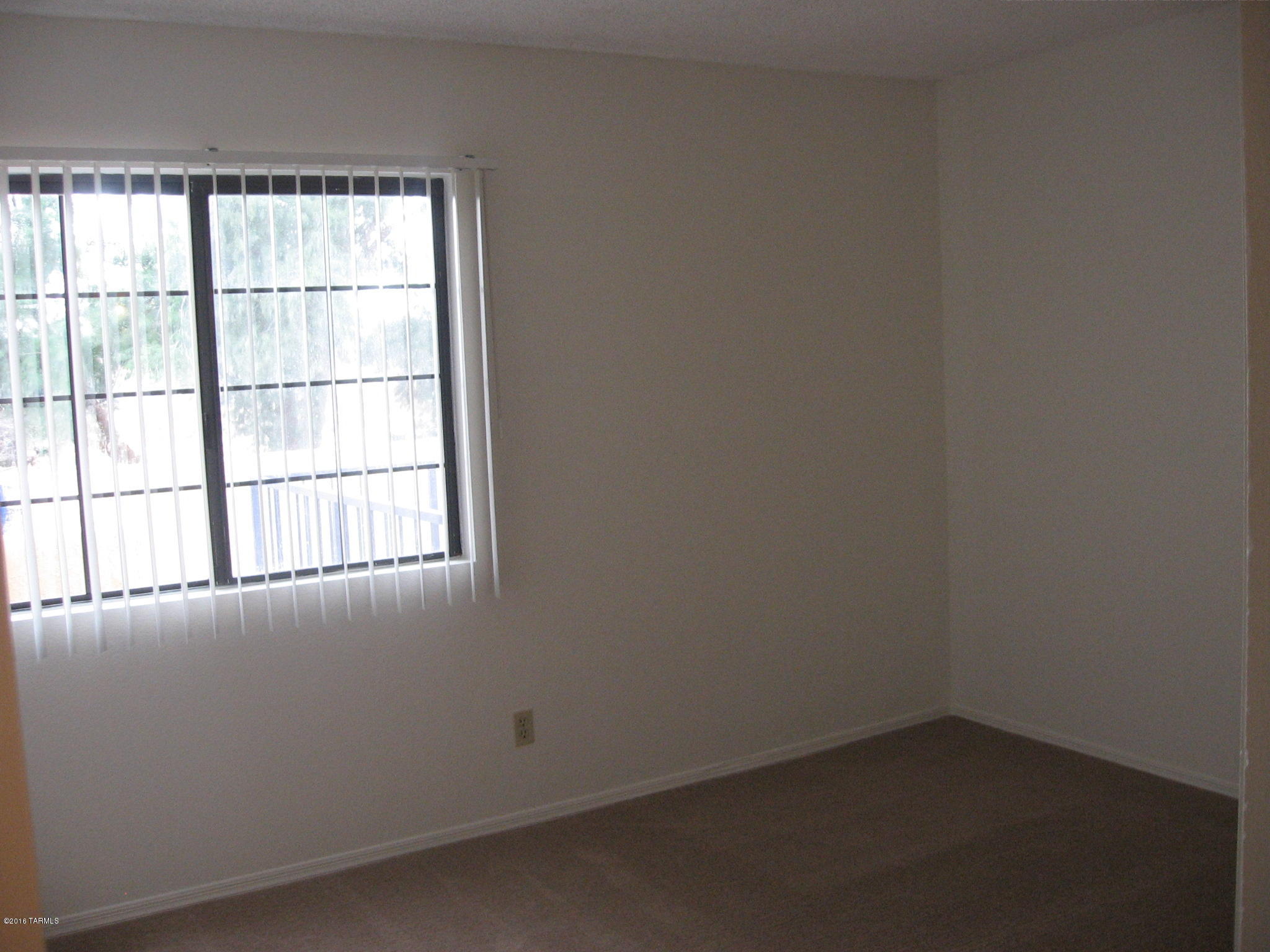 Twelve Hundred River Rd Condos - Residential
