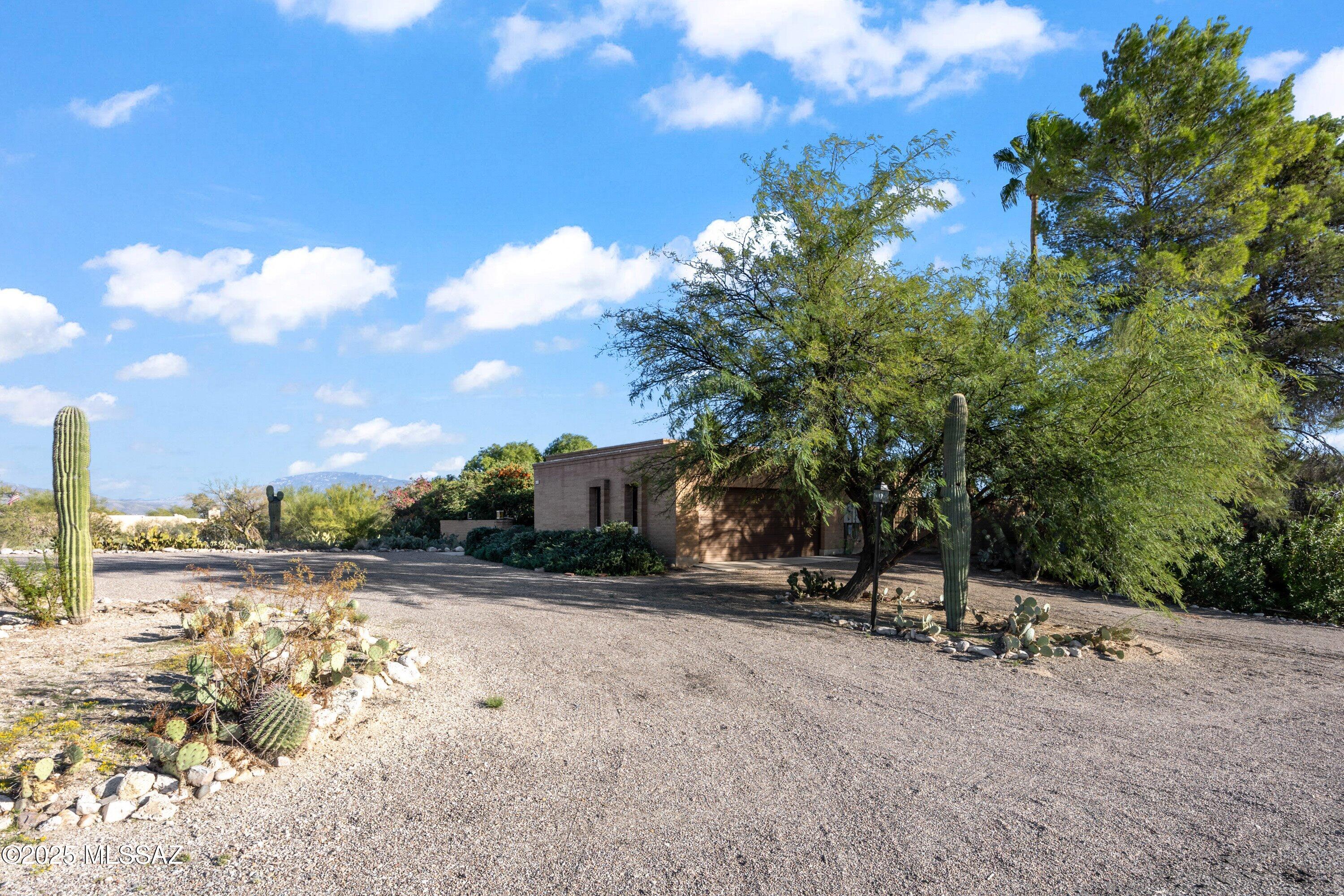 8154 E Knollwood Terrace