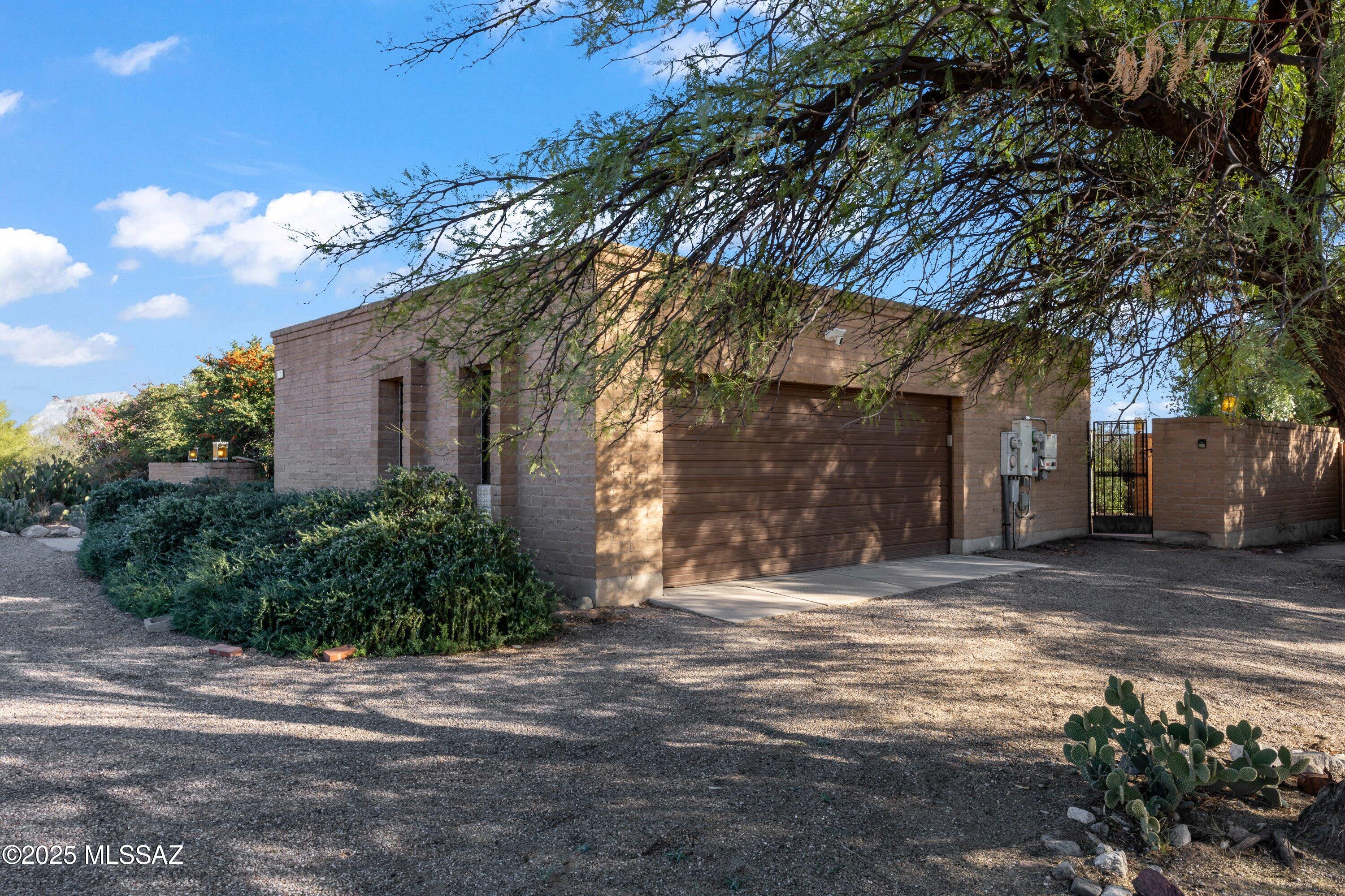 8154 E Knollwood Terrace