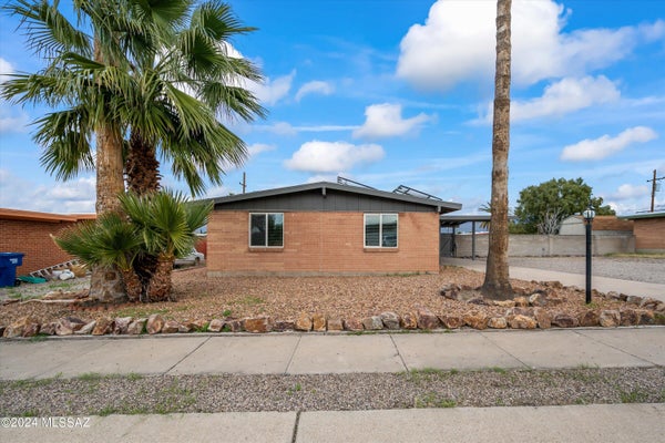 8311 E APPOMATTOX ST, TUCSON, AZ 85710 - Image beeb65a11b1706d9404e92a35a7db092/372857916