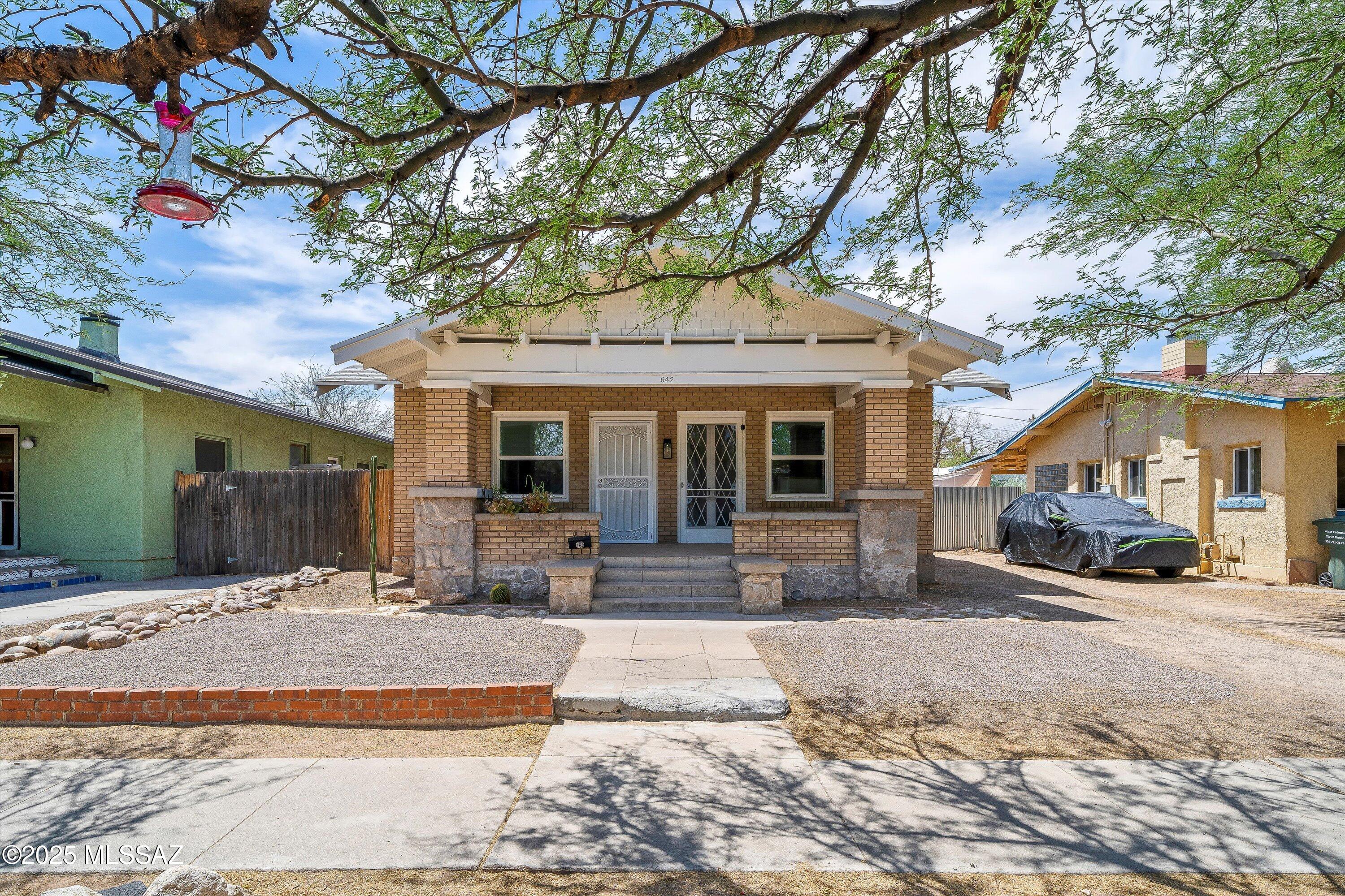 642 E 8th Street