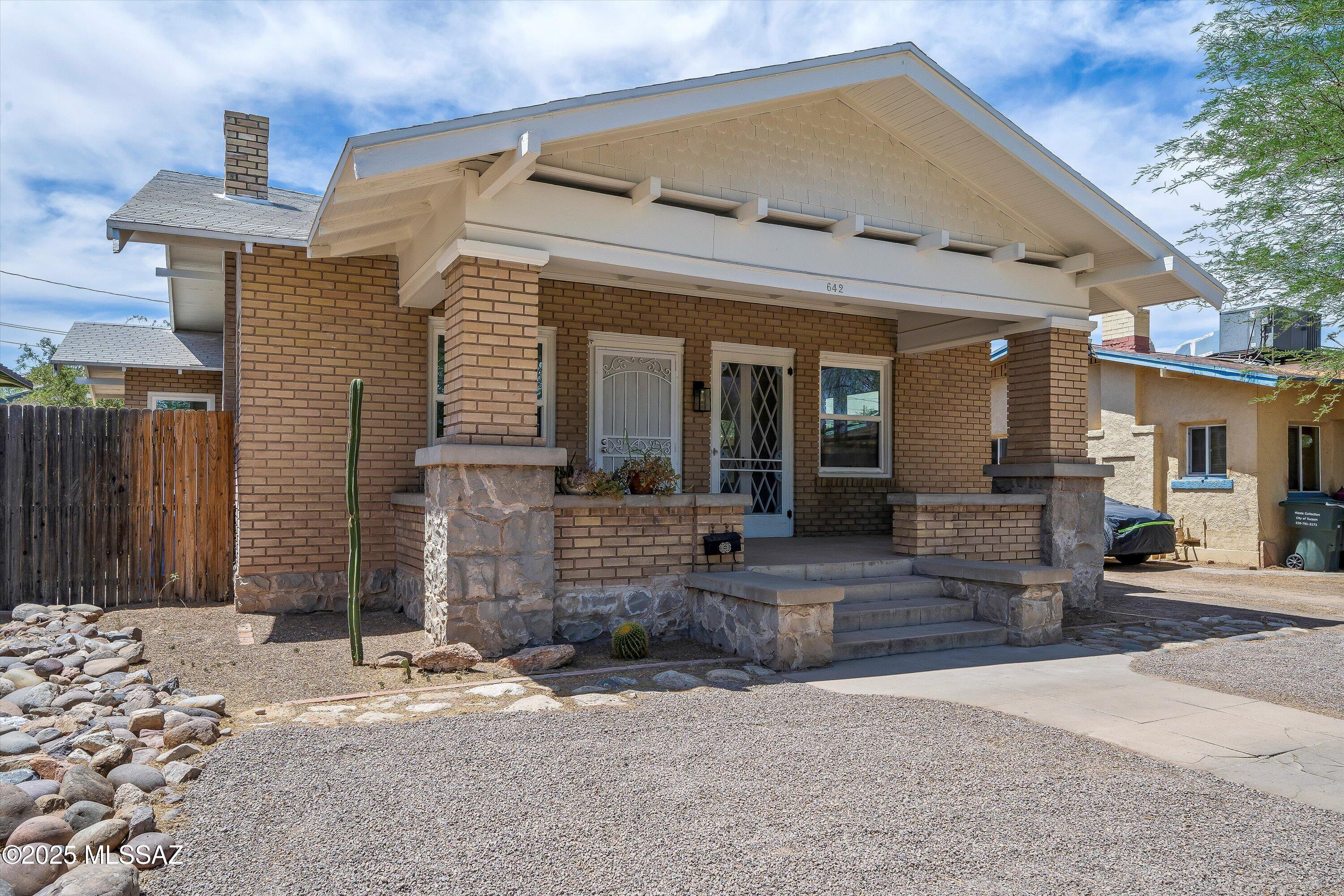 642 E 8th Street