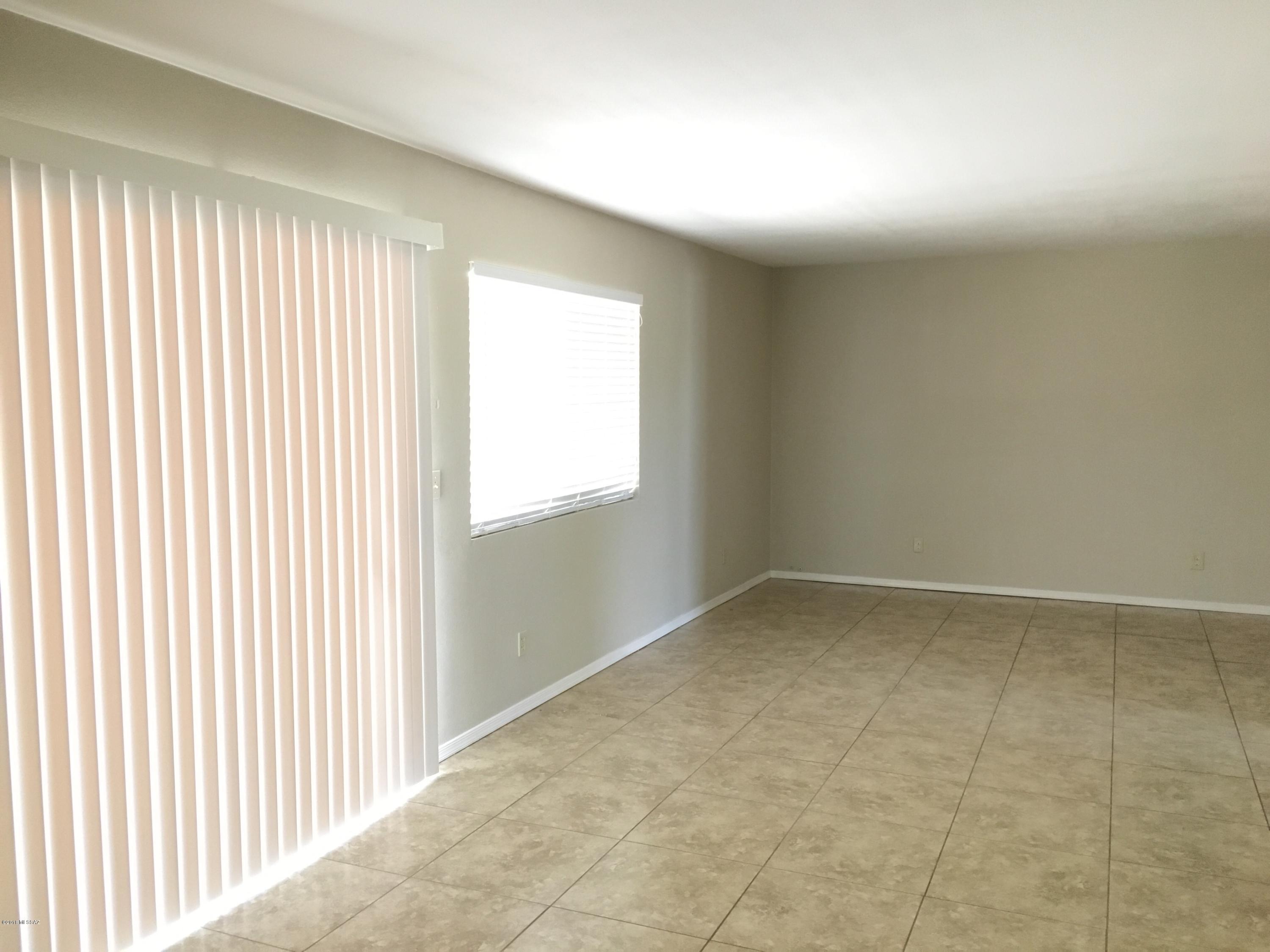 Lakeside NO. 5 (1-64) - Residential Lease