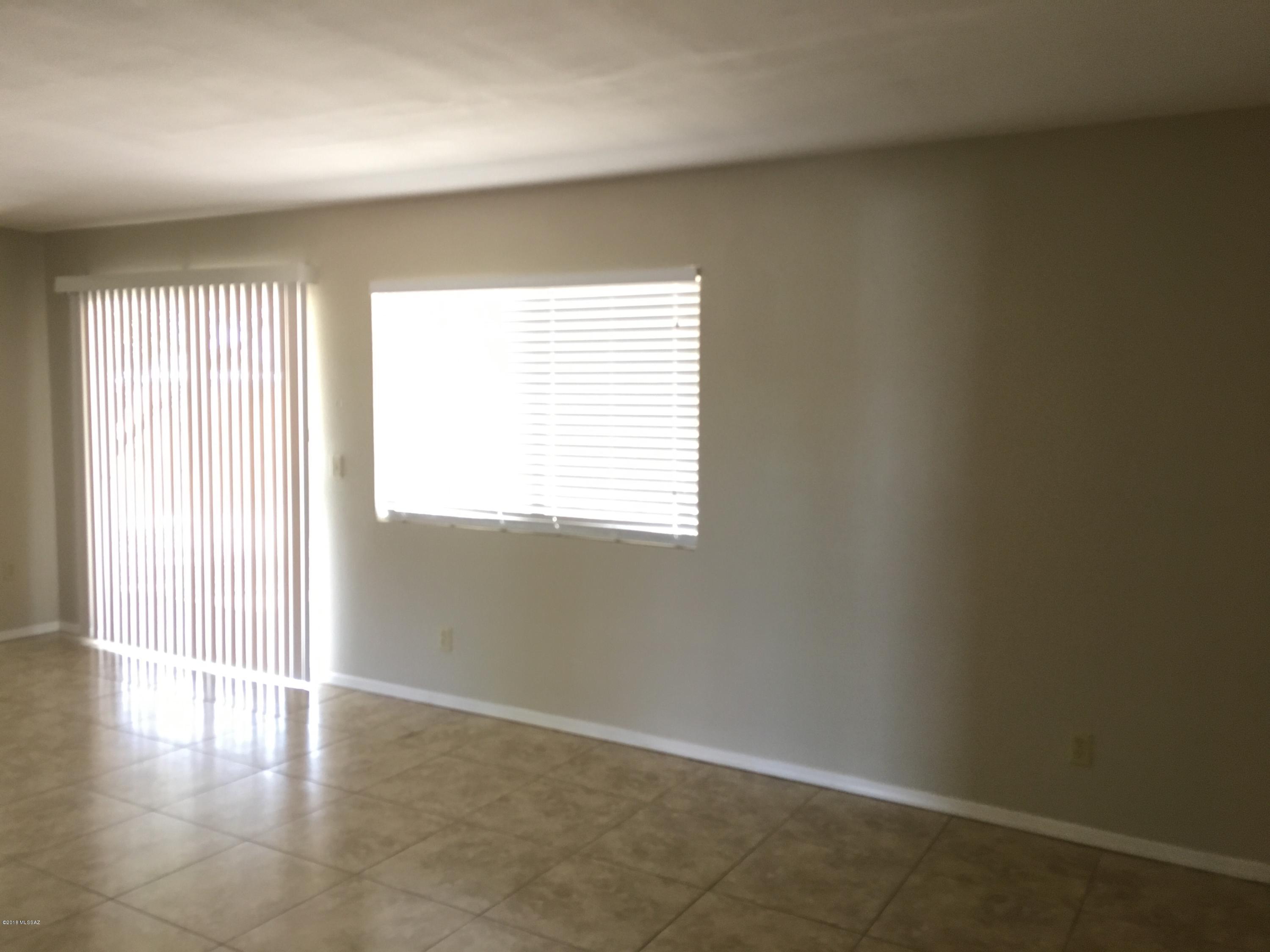Lakeside NO. 5 (1-64) - Residential Lease
