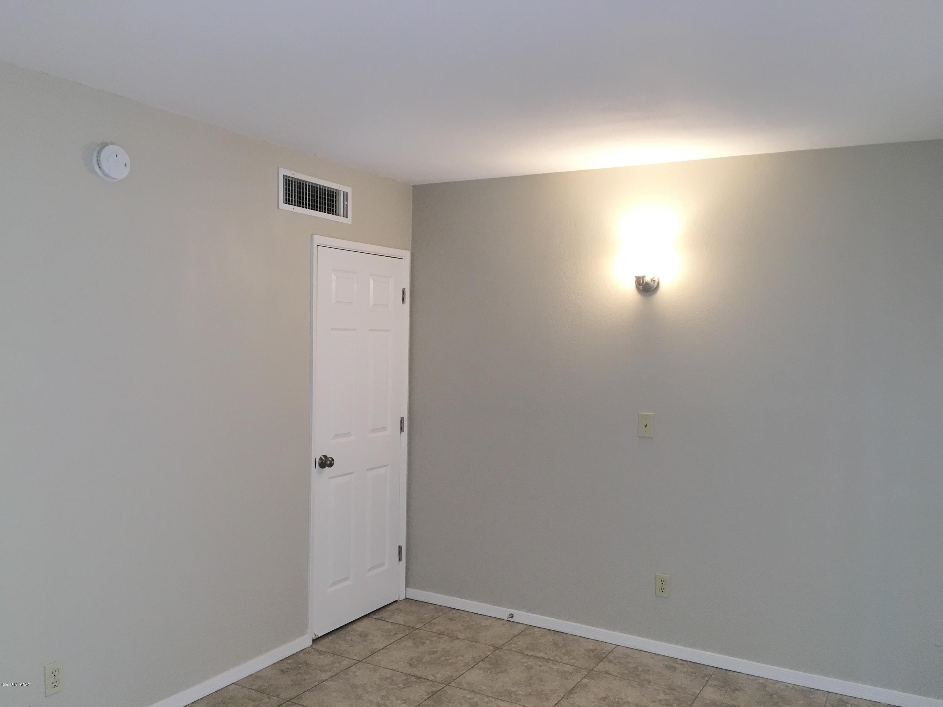 Lakeside NO. 5 (1-64) - Residential Lease