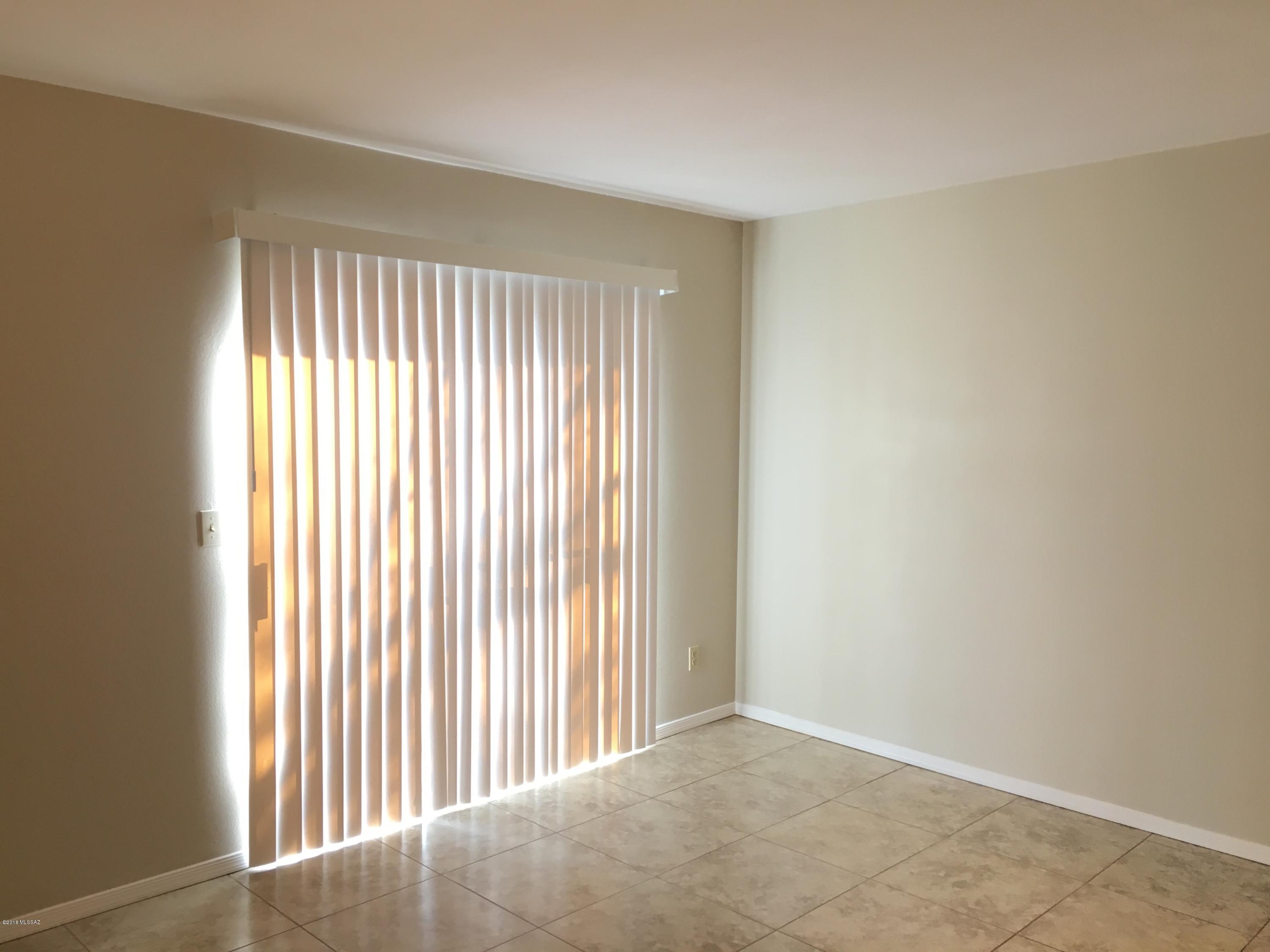Lakeside NO. 5 (1-64) - Residential Lease
