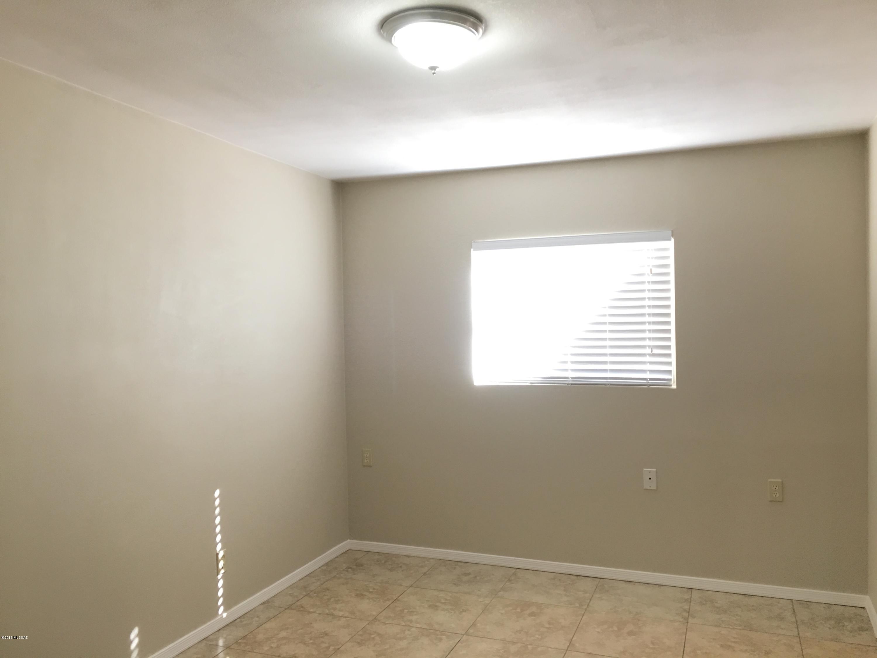 Lakeside NO. 5 (1-64) - Residential Lease