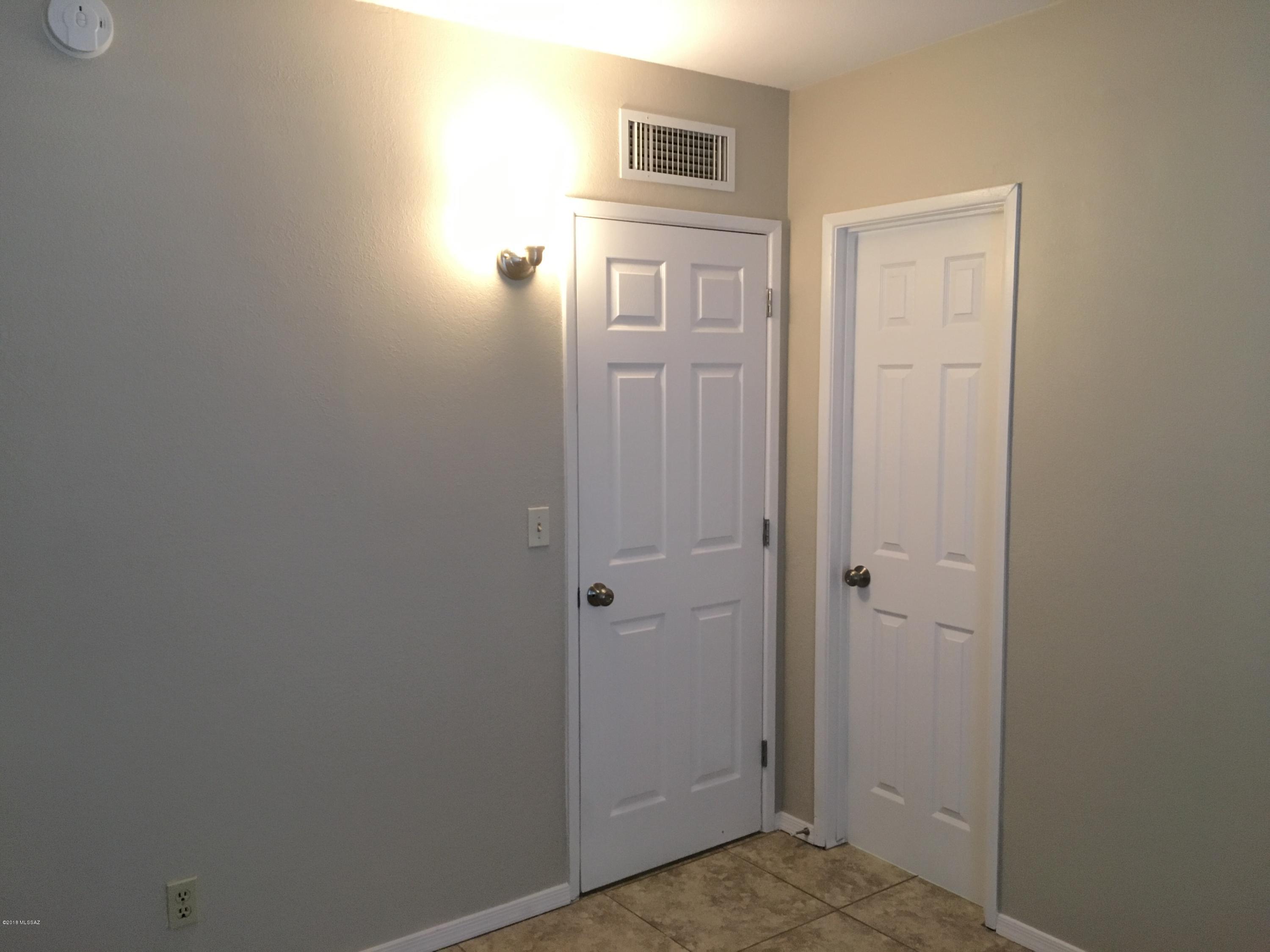Lakeside NO. 5 (1-64) - Residential Lease
