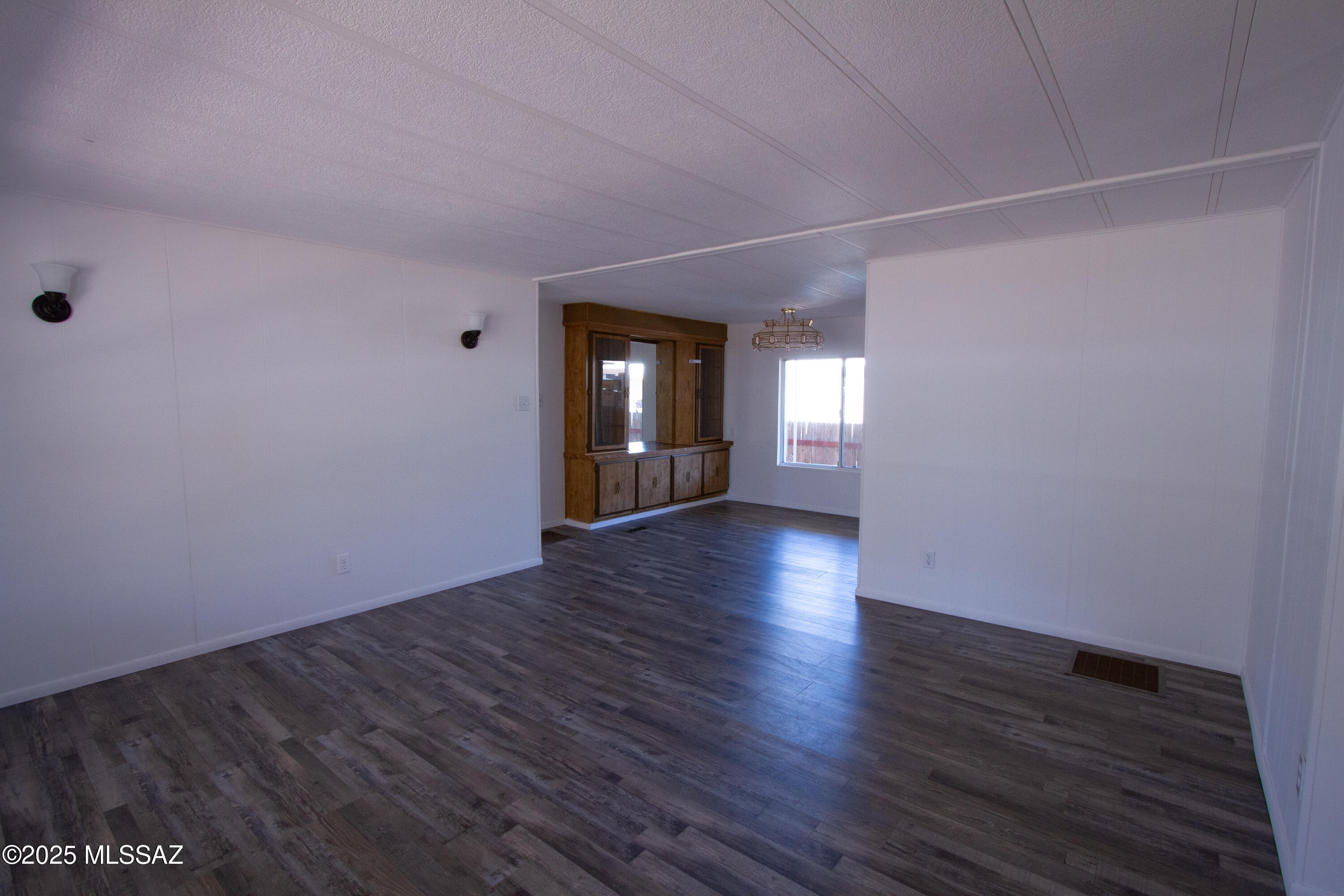 1607 W Higgins Lane
