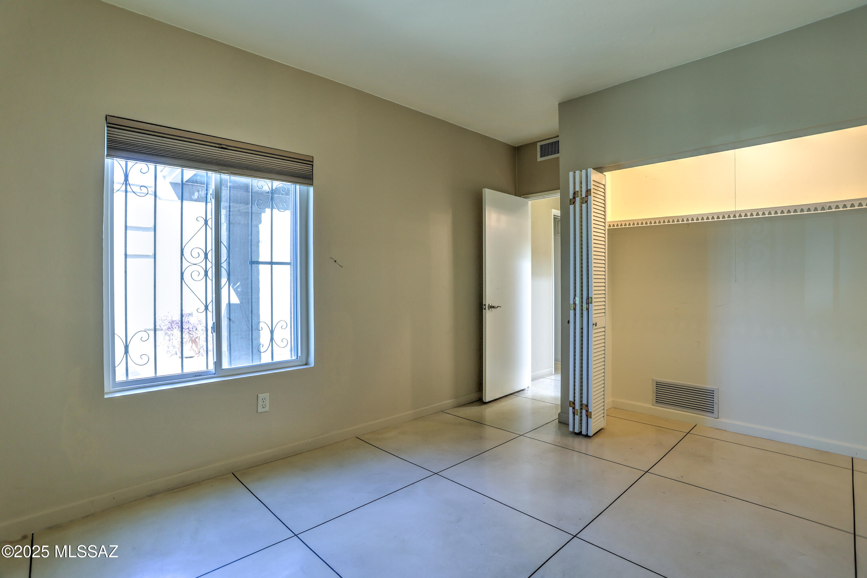 Colonia Verde (13-17) - Residential