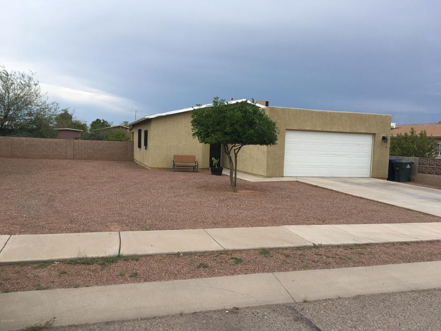 This single owner home in a cul-de-sac has been gently used and carefully maintained since new. Conveniently located near the University of Arizona, shopping, Kino Sports Park, and the U of A Hospital and Research Park, as well as the Quincie Douglas Library, Pool, and Community Center. Recent updates include new plank tile and bathroom fixtures. Property boasts extra large lot with private enclosed backyard with producing lime tree! This home oozes with pride of ownership. WILL NOT LAST LONG!