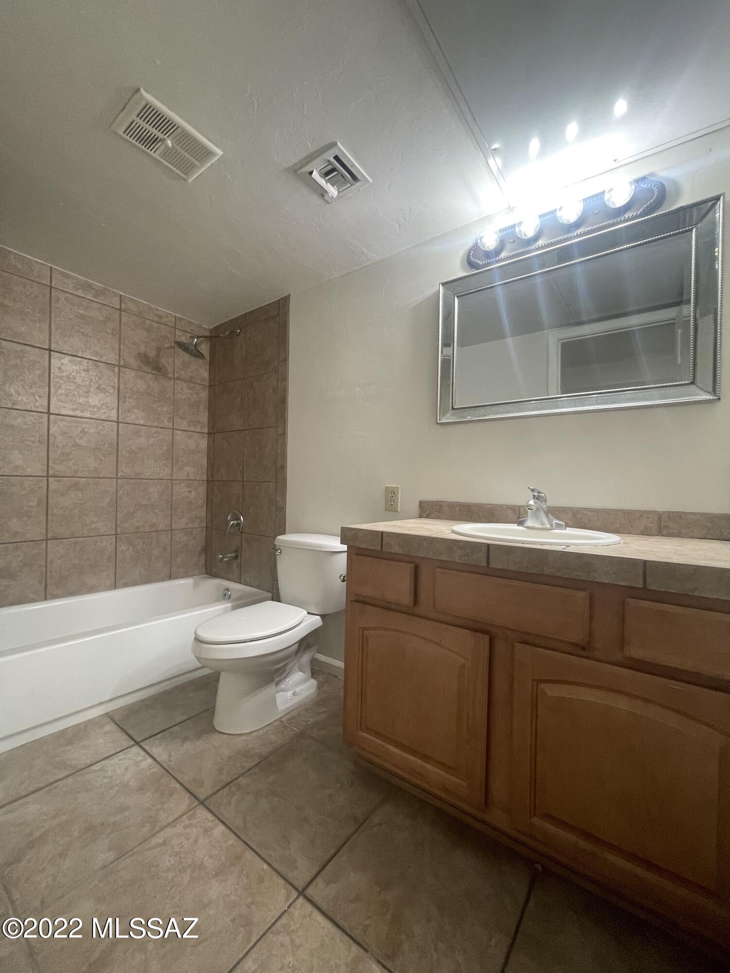 Reflections in the Catalina Condominium - Residential Lease