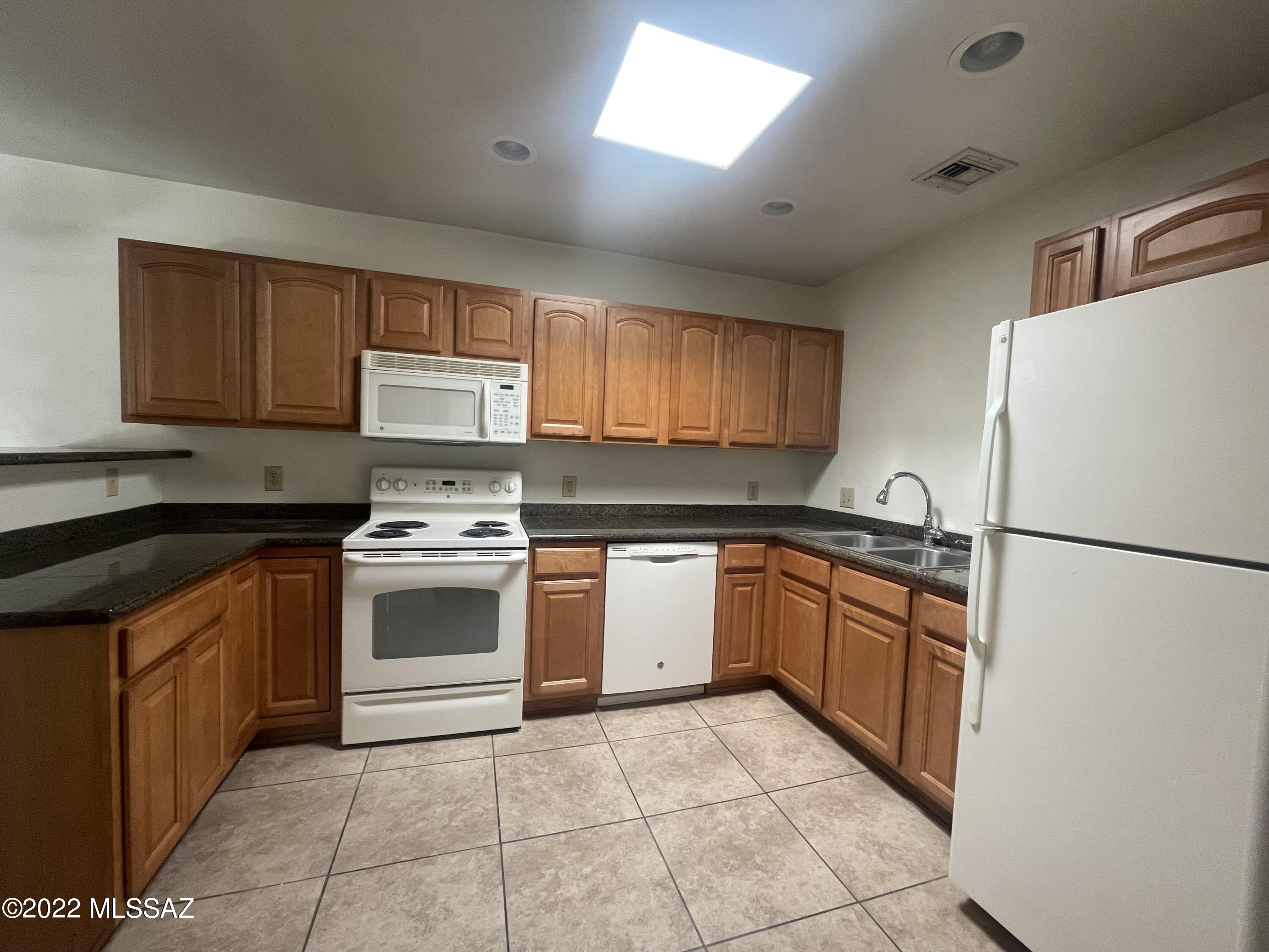 Reflections in the Catalina Condominium - Residential Lease