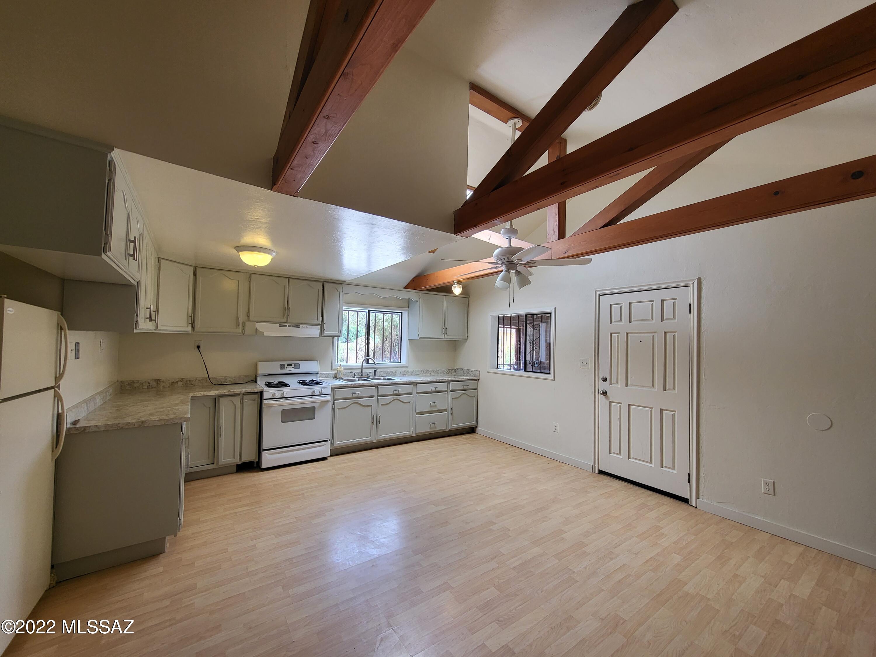 National City NO. 6 Amend. - Residential Lease