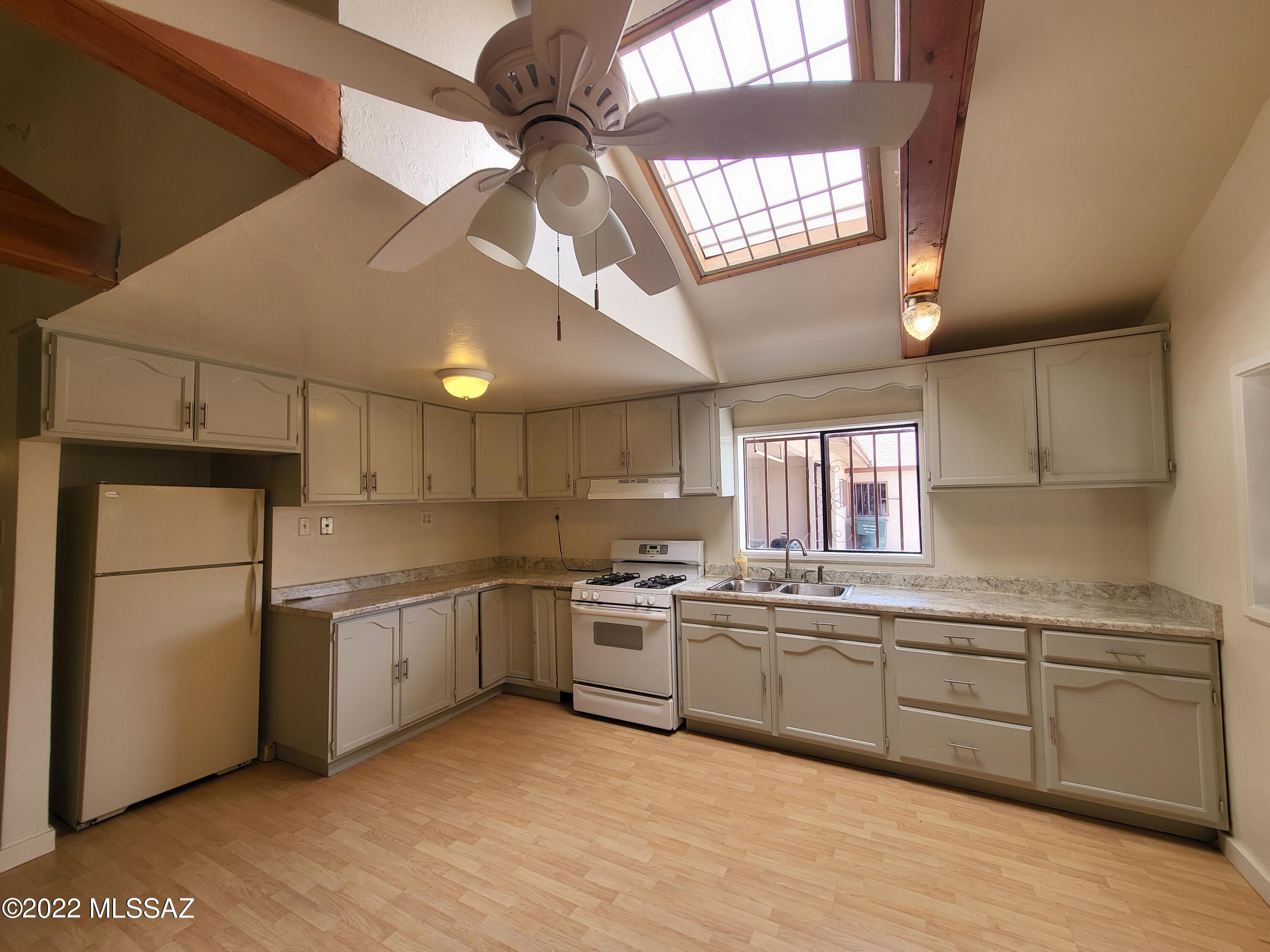 National City NO. 6 Amend. - Residential Lease