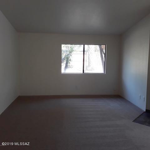 Meadowbrook (270-272, 335-347, 404-409) - Residential