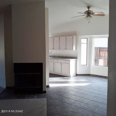 Meadowbrook (270-272, 335-347, 404-409) - Residential