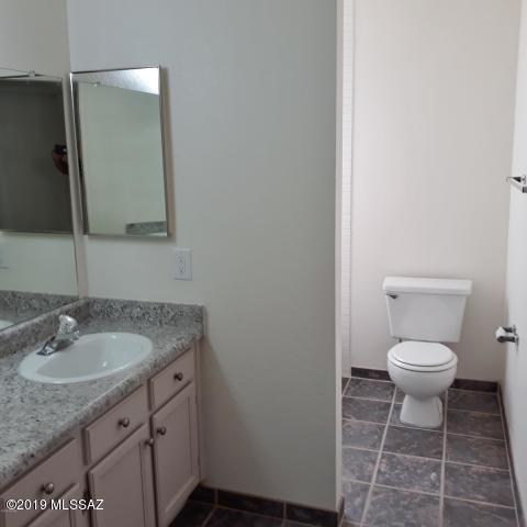 Meadowbrook (270-272, 335-347, 404-409) - Residential