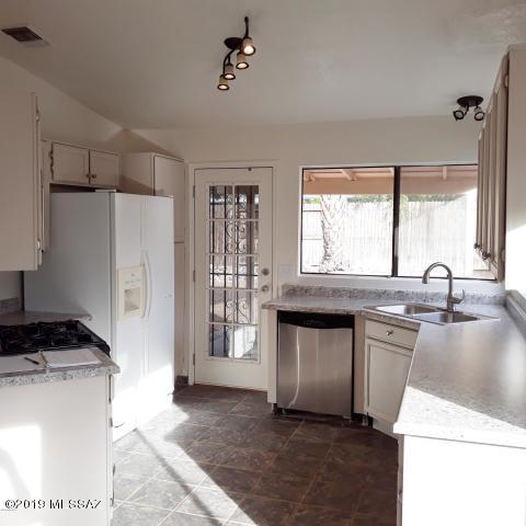 Meadowbrook (270-272, 335-347, 404-409) - Residential