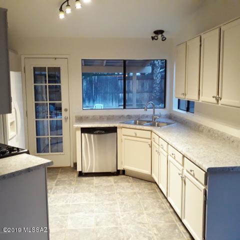 Meadowbrook (270-272, 335-347, 404-409) - Residential