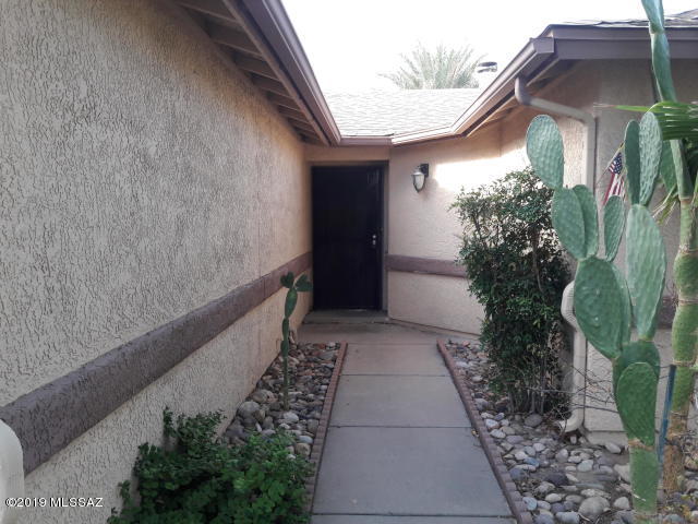 Meadowbrook (270-272, 335-347, 404-409) - Residential