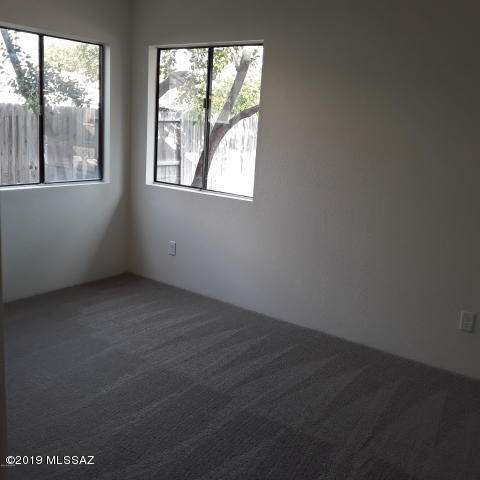 Meadowbrook (270-272, 335-347, 404-409) - Residential
