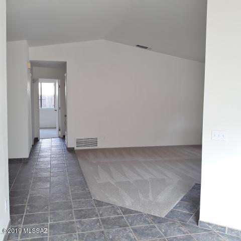 Meadowbrook (270-272, 335-347, 404-409) - Residential