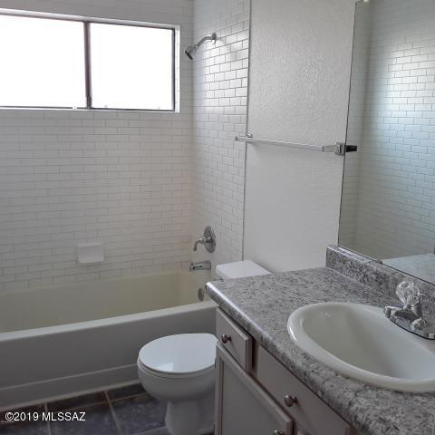 Meadowbrook (270-272, 335-347, 404-409) - Residential