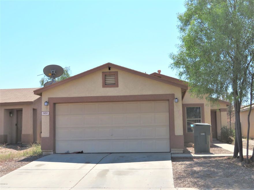 OMGooness So Cute!!!! Extra Large Bedroom with walk-in Closet. Open Floor plan on Cul-de-sac.