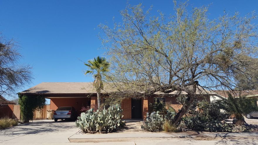 ORIGINAL OWNER! THIS HOME HAS TONS OF POTENTIAL, SOME UPDATING WOULD MAKE THIS HOME STAND OUT. 3 BEDROOMS, 1312 SQFT, NO HOMES BEHIND, MOUNTAIN VIEWS, LARGE BACKYARD WITH DOUBLE GATE, GARDEN AREA, NATURAL EASY CARE DESERT LANDSCAPING IN FRONT AND BACKYARD, SLUMP BLOCK CONSTRUCTION, LARGE STORAGE ROOM. DESIRABLE NORTHWEST LOCATION, NO HOA, WELL KEPT NEIGHBORHOOD. NEAR MANY AMENITIES, I-10, ETC. WALKING DISTANCE TO WILDWOOD PARK. THIS COULD BE THE PERFECT HOME FOR THAT BUYER/INVESTOR THAT WANTS TO UPDATE/ REMODEL TO THEIR TASTE! CLEAN AND COULD BE MOVED RIGHT INTO. A MUST SEE!