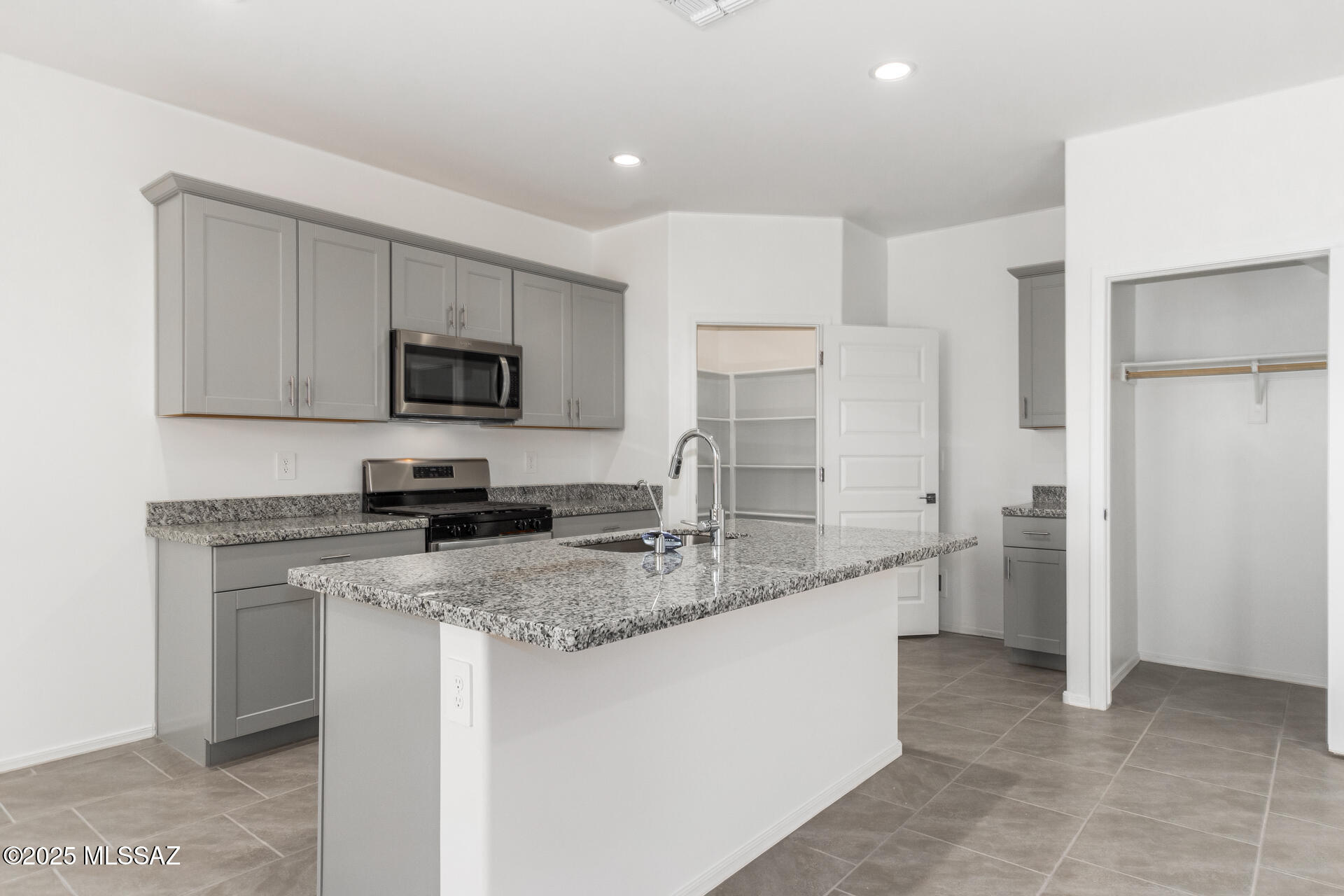 Saguaro Bloom SQ20180540069 - Residential