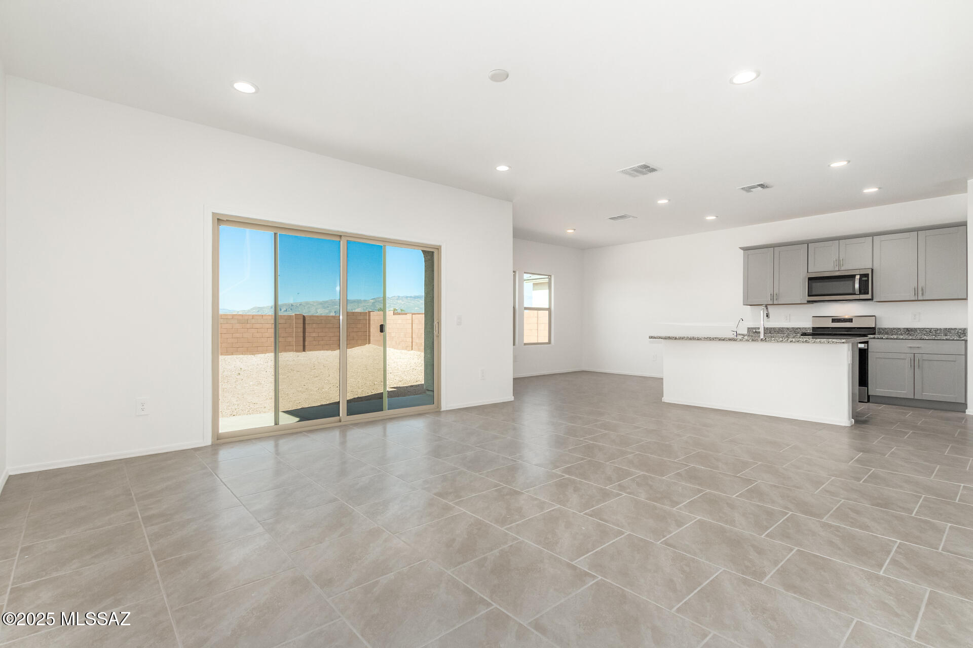 Saguaro Bloom SQ20180540069 - Residential