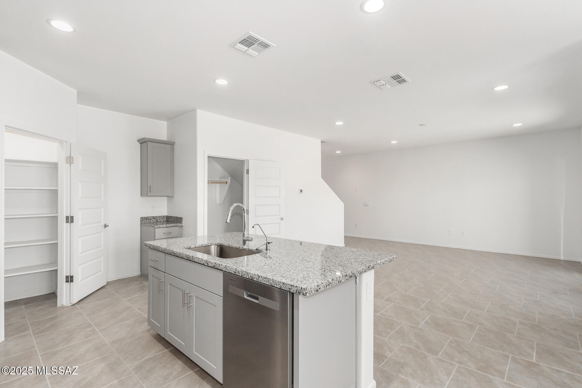Saguaro Bloom SQ20180540069 - Residential
