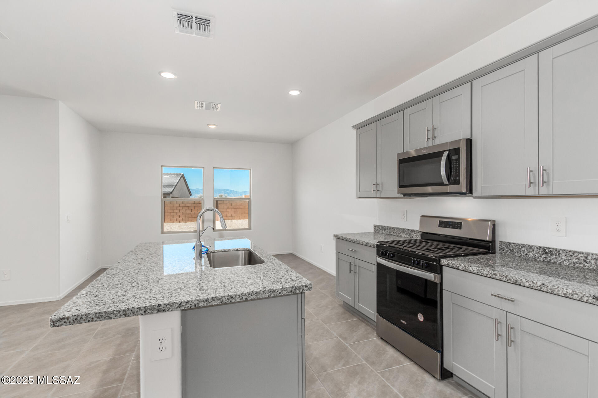 Saguaro Bloom SQ20180540069 - Residential