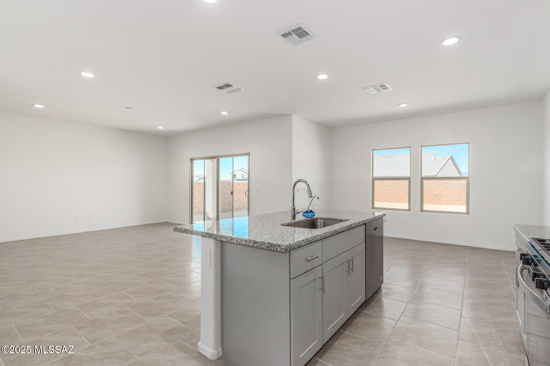 Saguaro Bloom SQ20180540069 - Residential