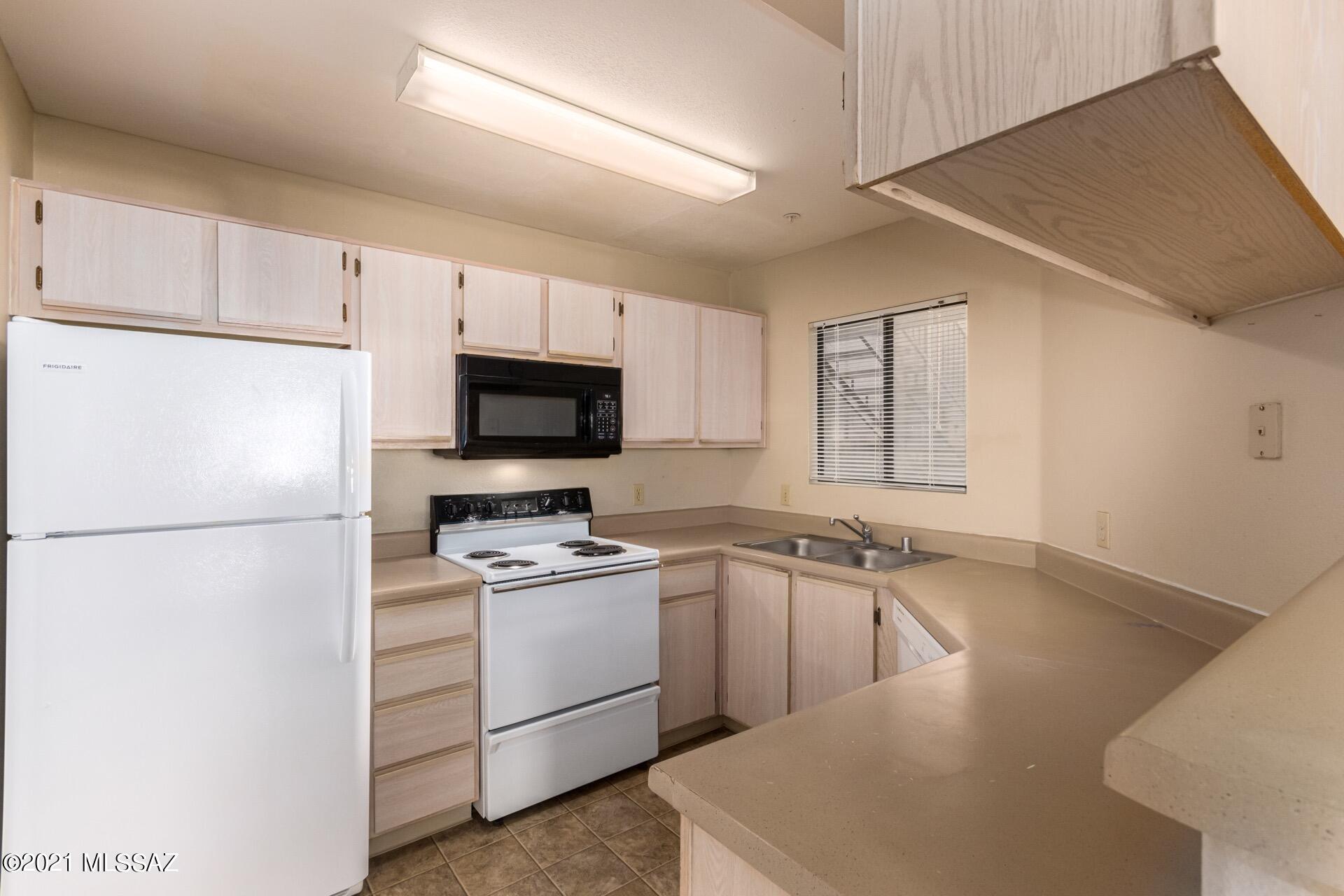 Veranda at Ventana Condominiums - Residential