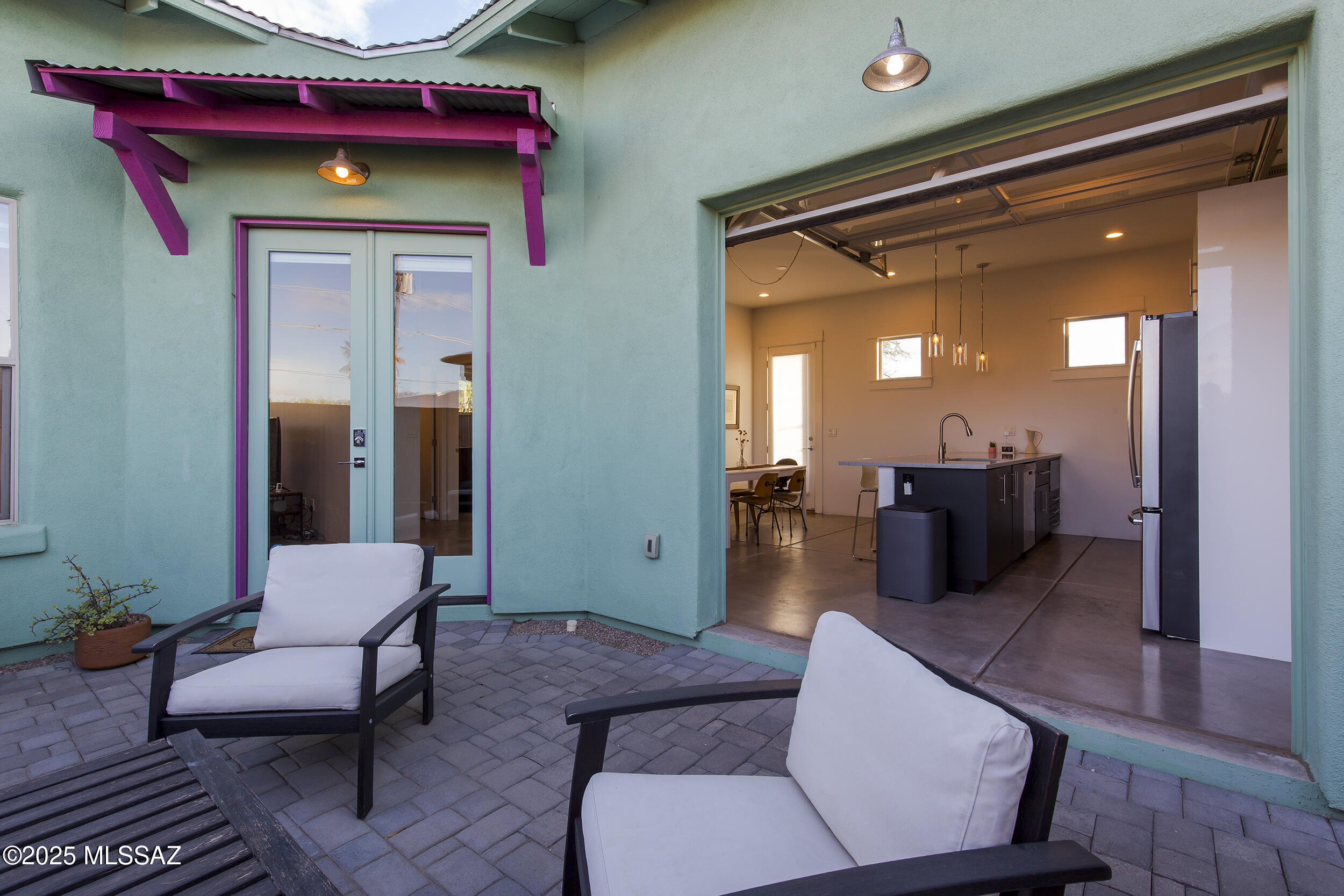 513 W Oury Street