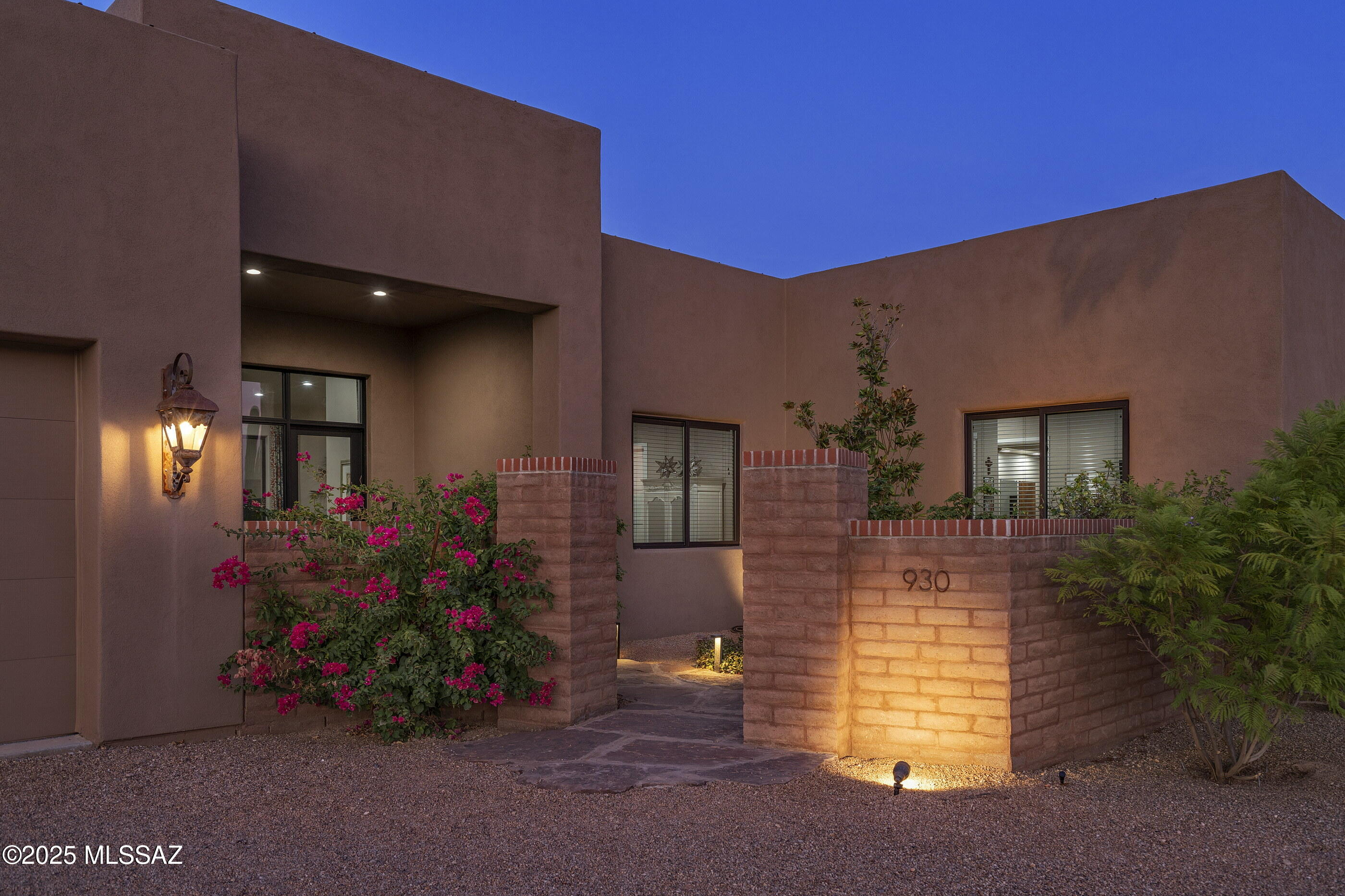 930 E Camino Alberca