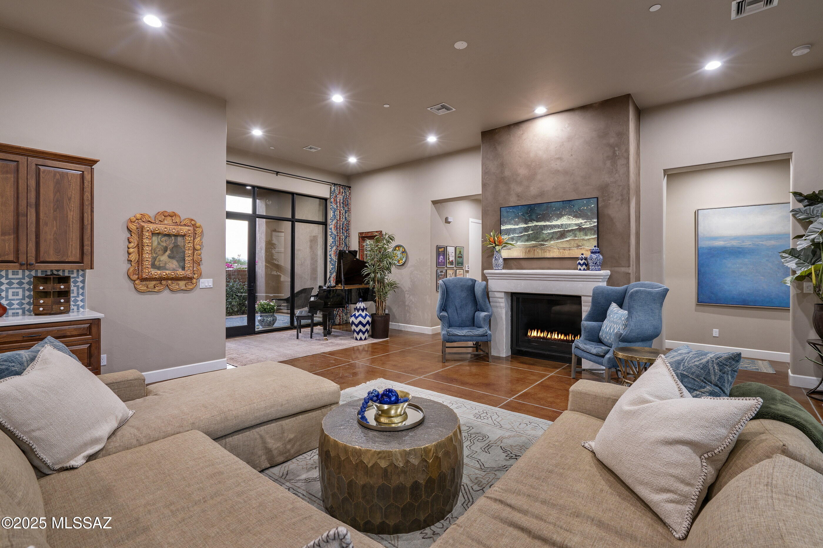 930 E Camino Alberca