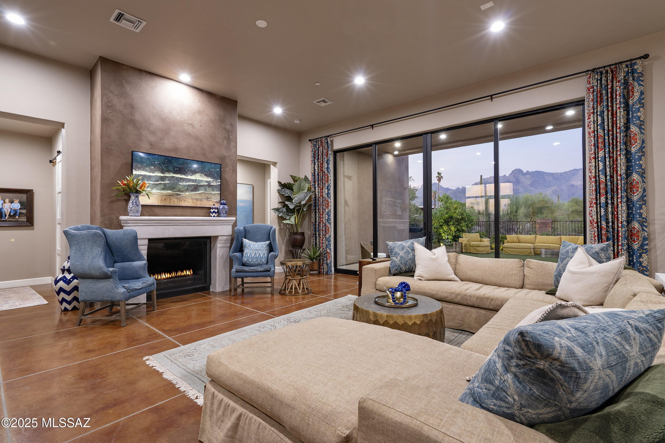 930 E Camino Alberca