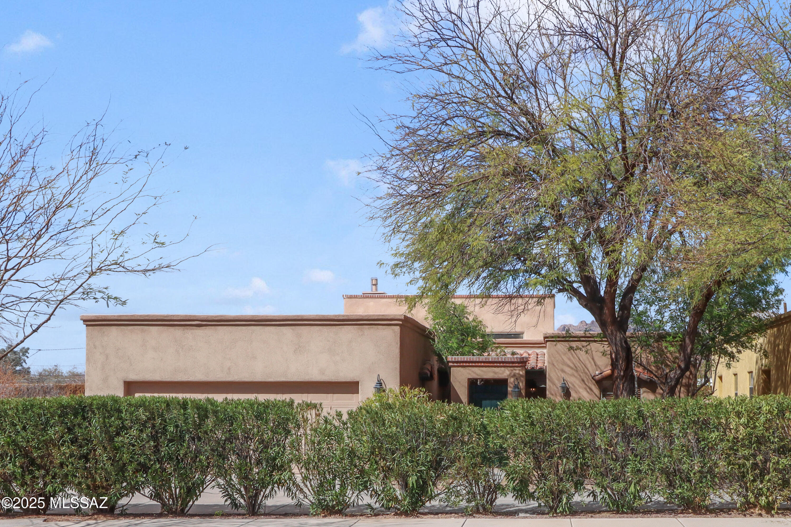 3753 N Placita Vergel
