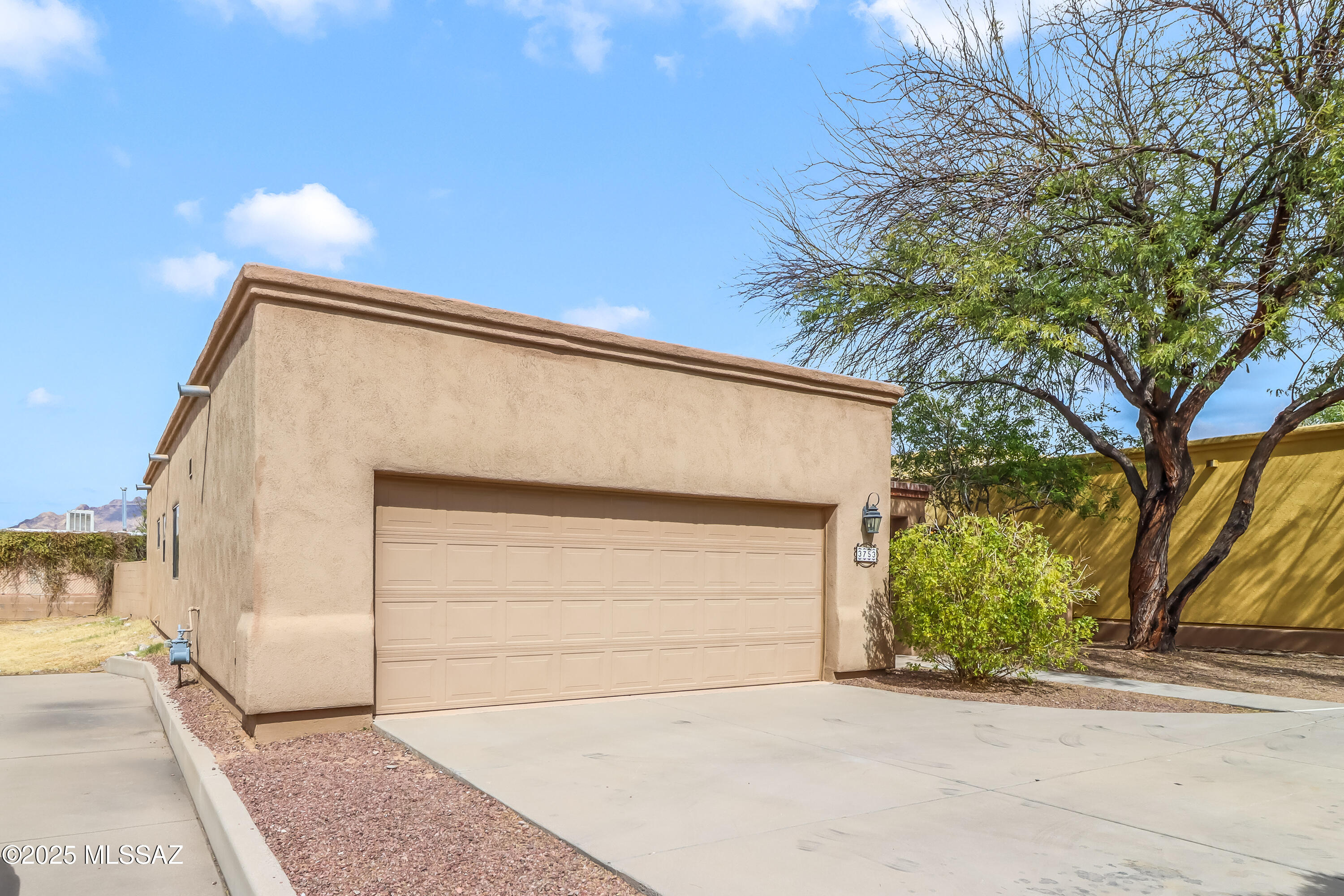 3753 N Placita Vergel