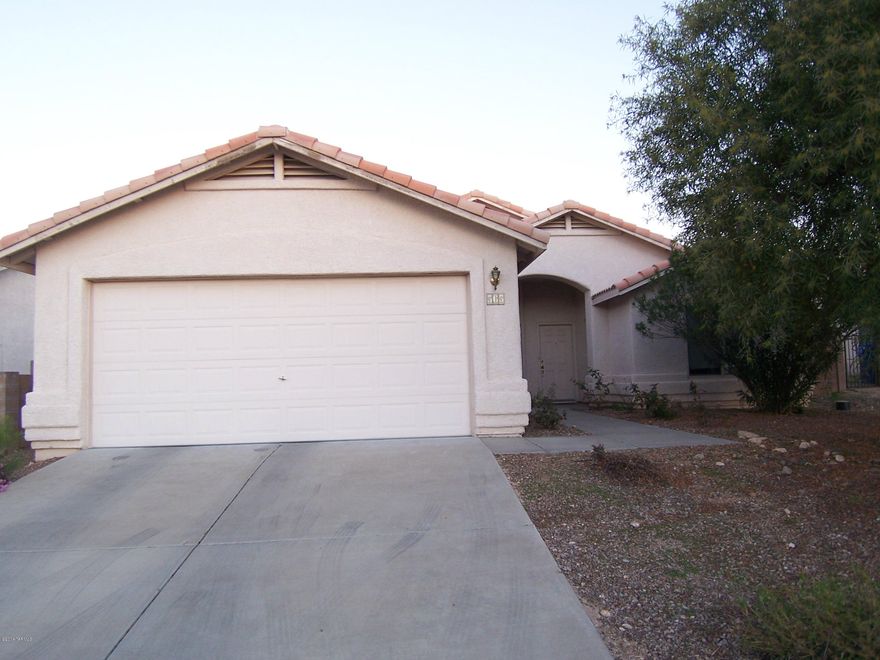 This 3 bedroom + den/ 2 bath split floorplan offers a contemporary kitchen, great room with fireplace, lots of closet space and ceiling fans! 2 car garage, walled backyard with lush grass. Washer/dryer hookups. Close to schools, parks, shopping and Saguaro National Monument East!