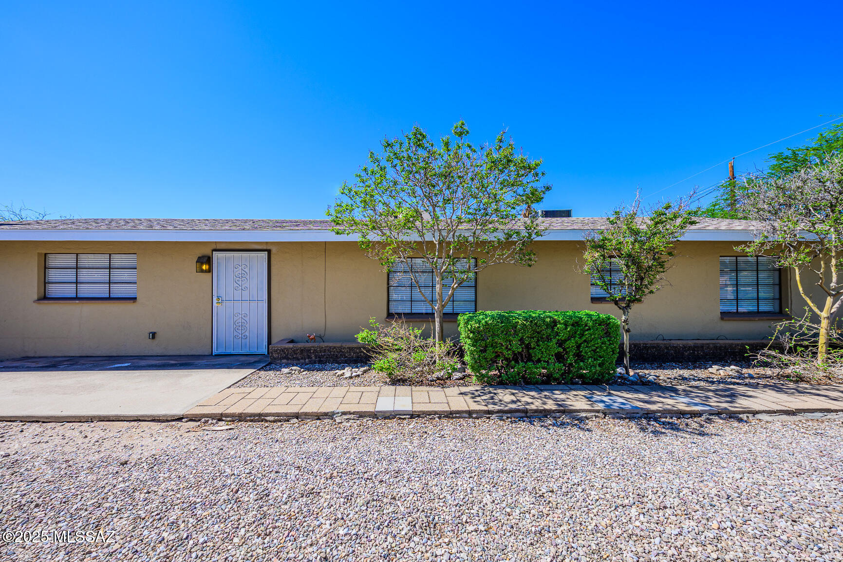 2146 N Edison Terrace