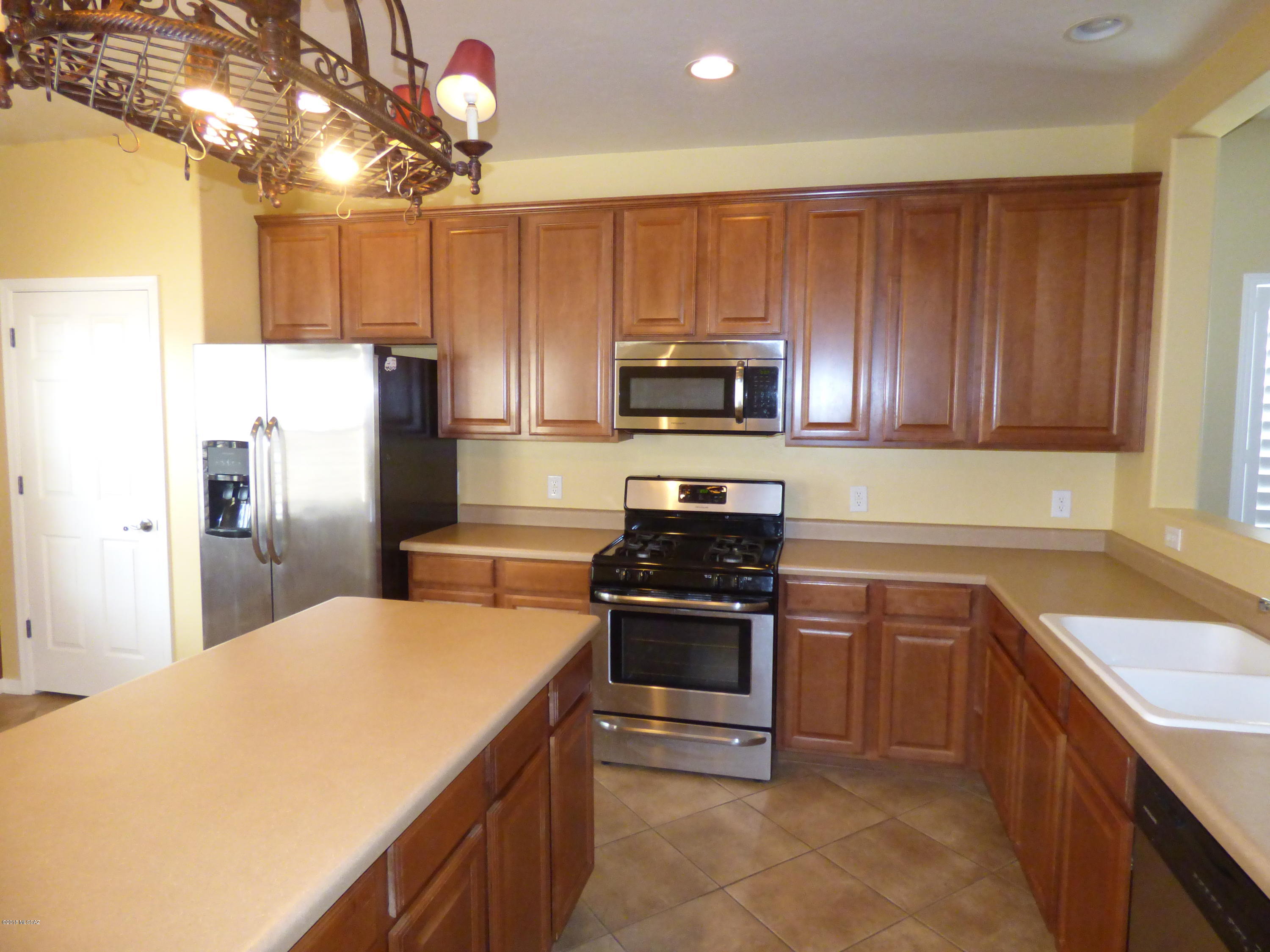 Rancho Del Lago (1-100) - Residential Lease