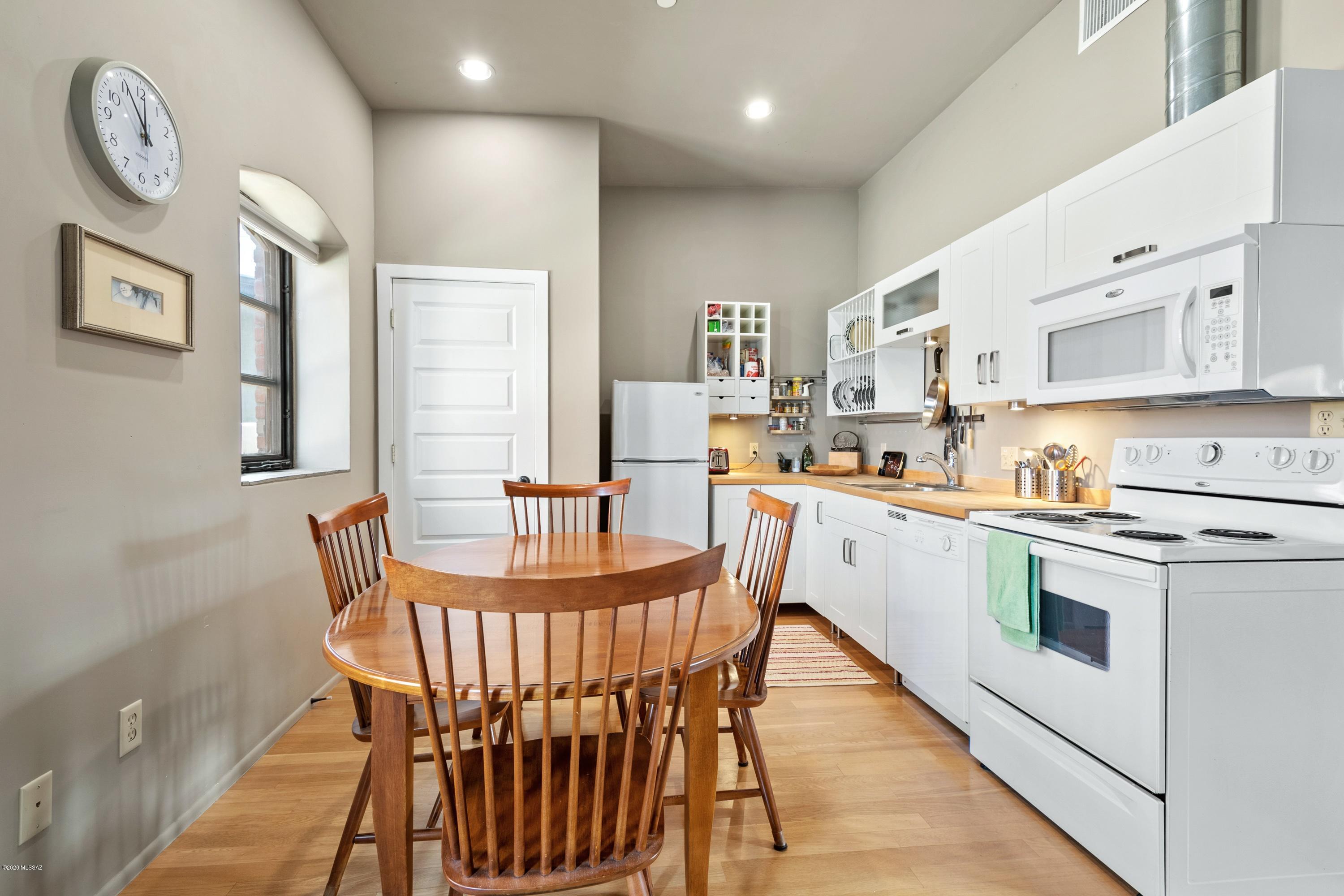 Mercado District of Menlo Park Blks A-D (1-100) - Residential