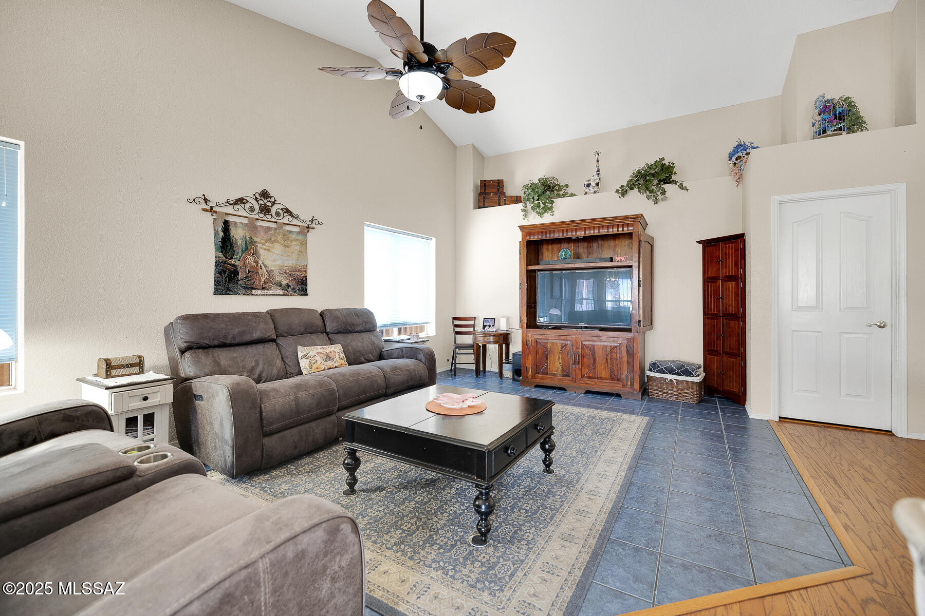 1602 W Sunridge Drive
